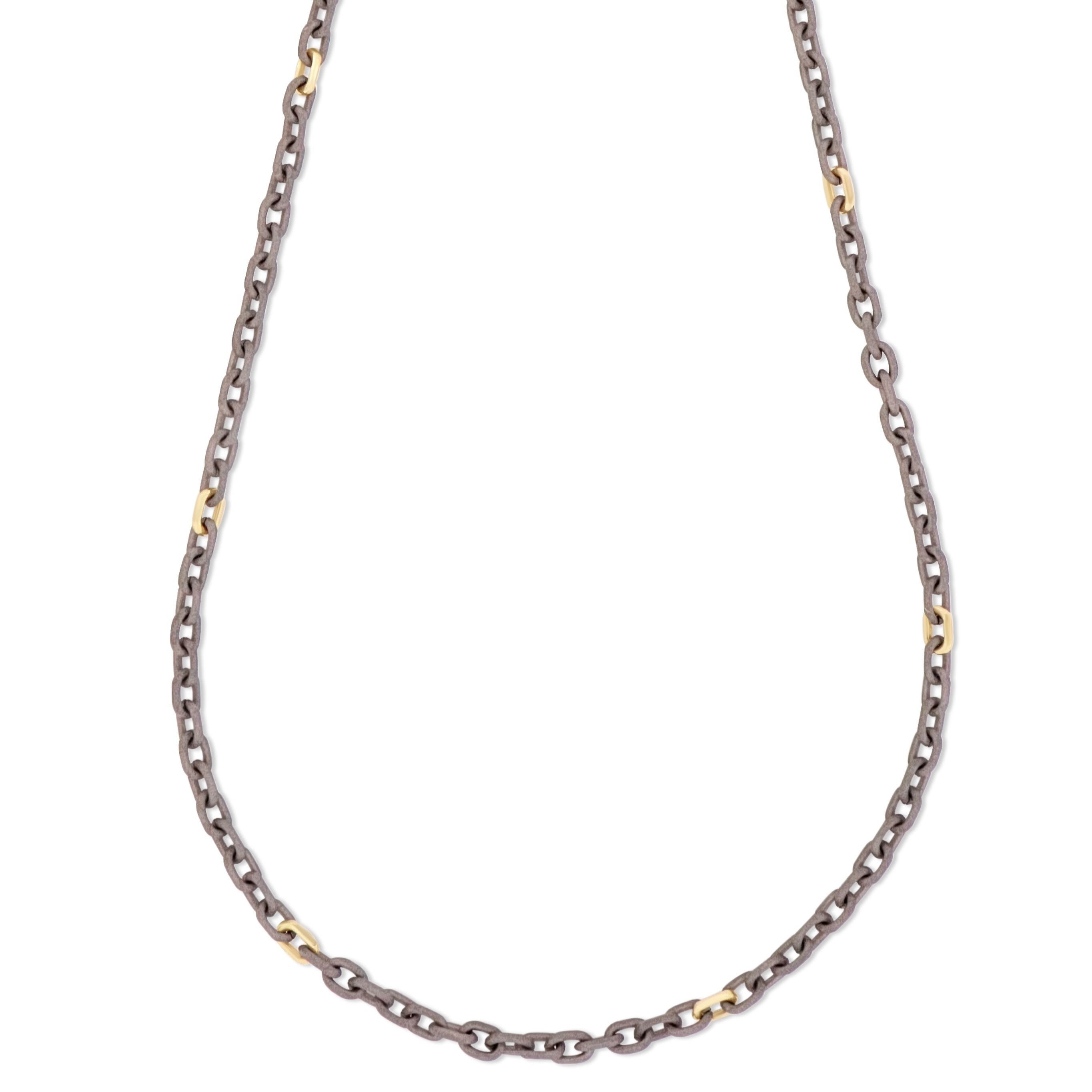 COLLIER HOMME AVEC CHAÎNE EN TITANE, SEPT MAILLONS ET FERMOIR EN OR JAUNE 9 KT