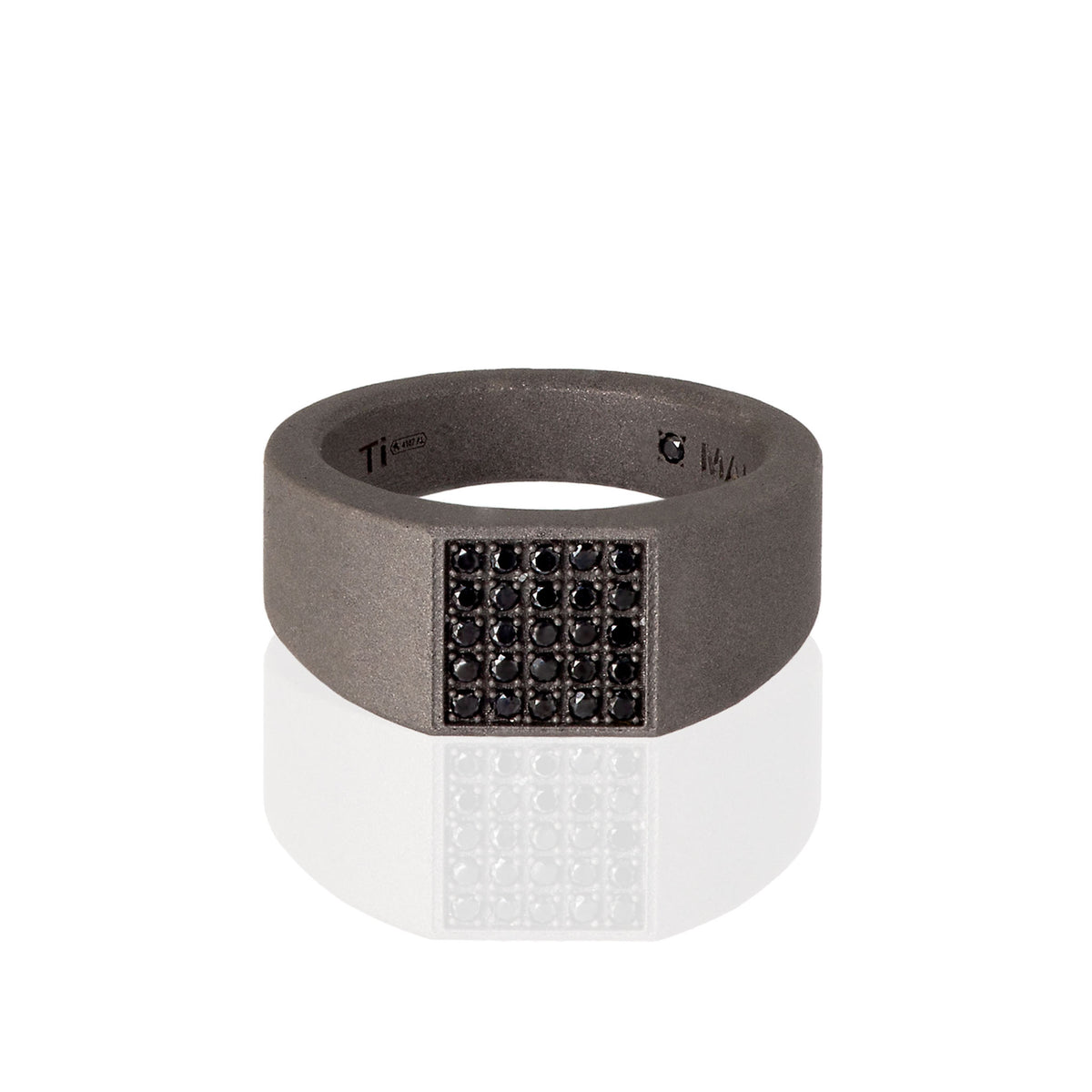 ANELLO UOMO IN TITANIO SABBIATO CON PAVE' DI 25 DIAMANTI BLACK.
