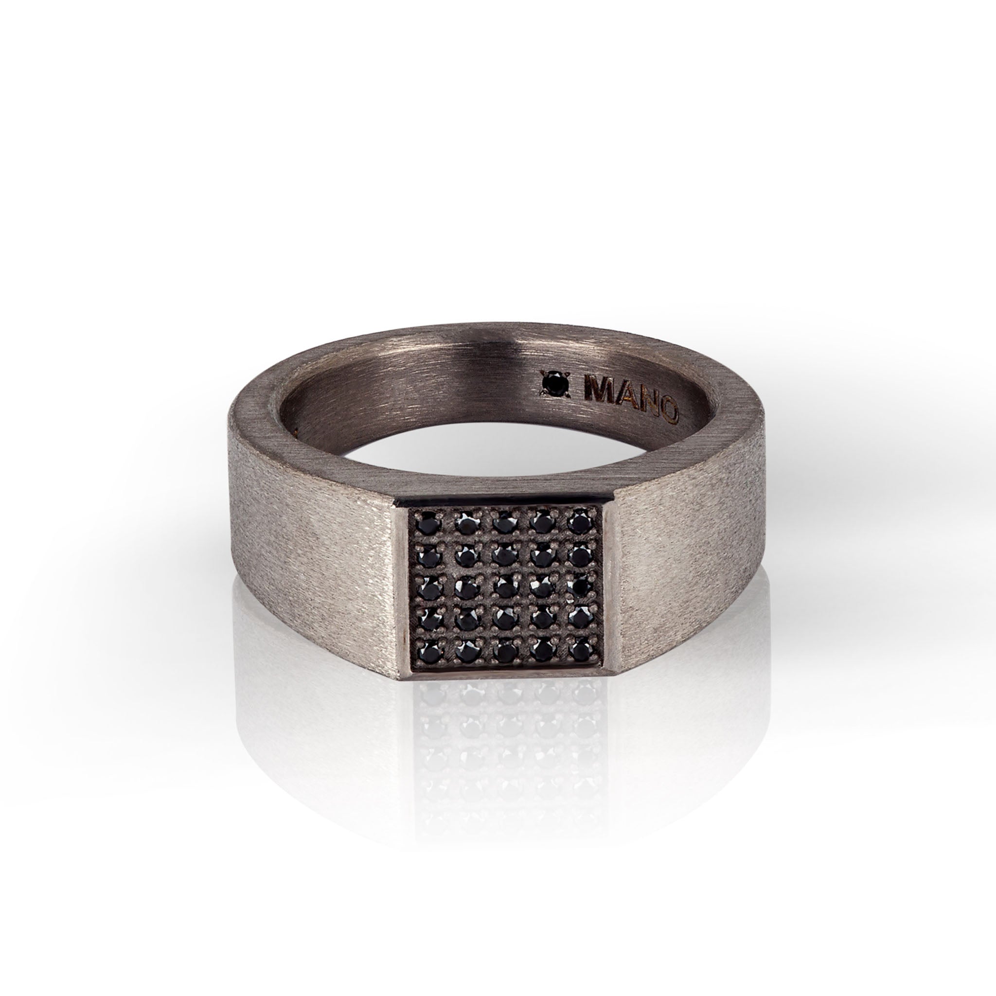 ANELLO UOMO IN TITANIO CON PAVE' DI 25 DIAMANTI BLACK.