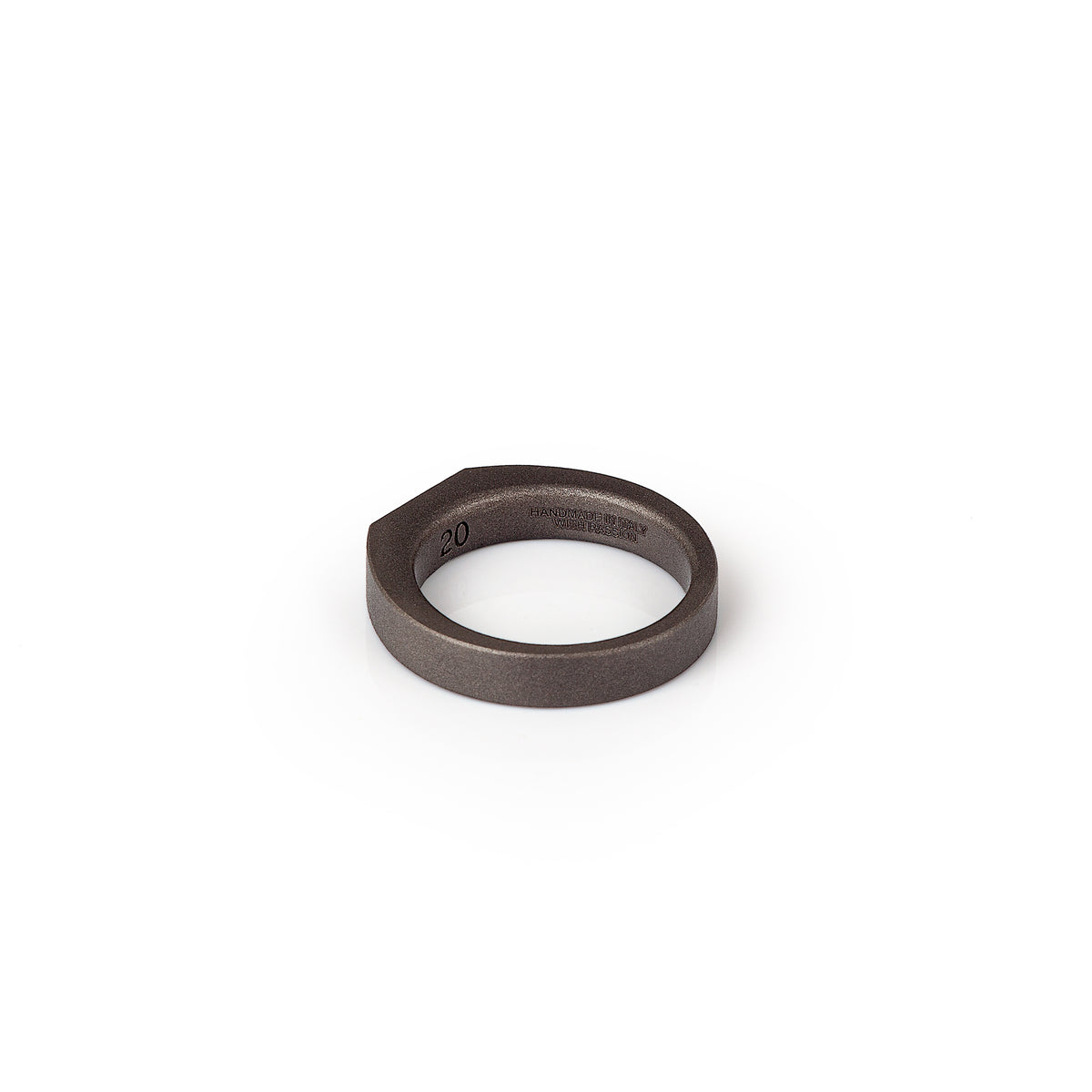 ANELLO UOMO IN TITANIO E 10 DIAMANTI BLACK.