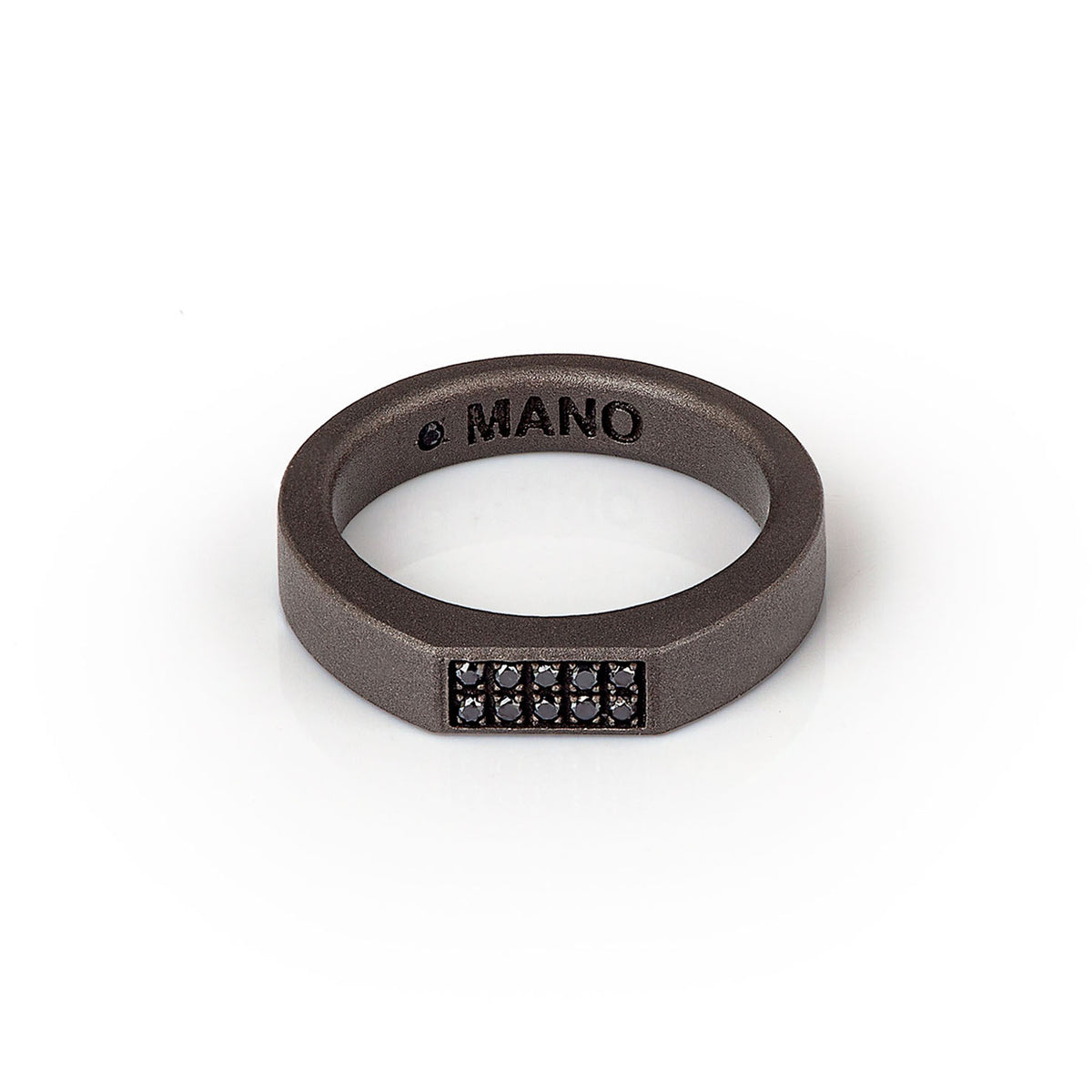 ANELLO UOMO IN TITANIO E 10 DIAMANTI BLACK.