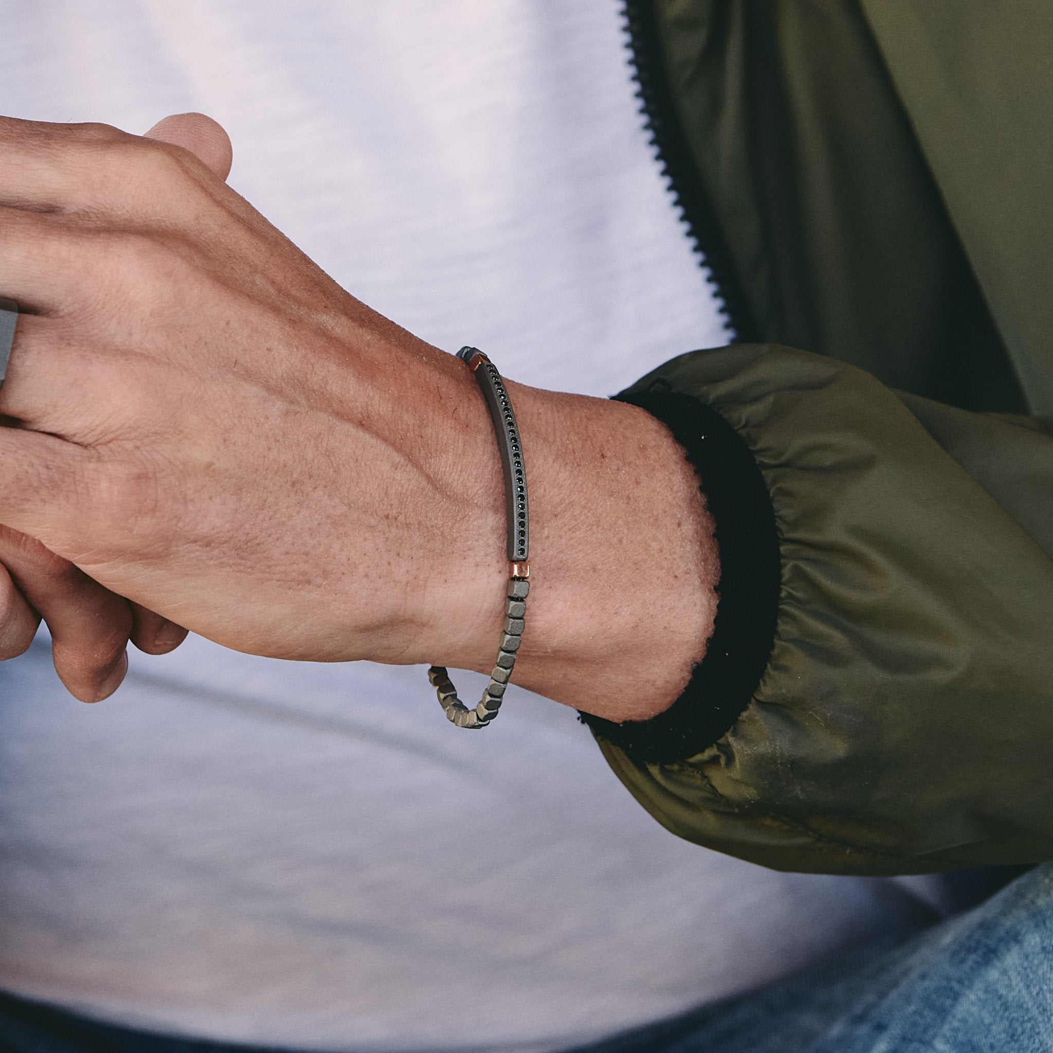 BRACCIALE UOMO IN TITANIO, 2 CUBI E CHIUSURA IN ORO ROSSO 9KT E DIAMANTI BLACK