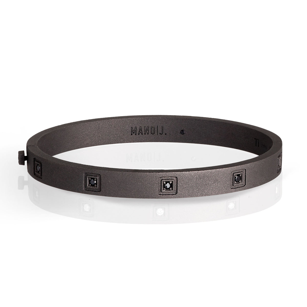 BRACCIALE UOMO RIGIDO A MANETTA IN TITANIO E 5 DIAMANTI BLACK