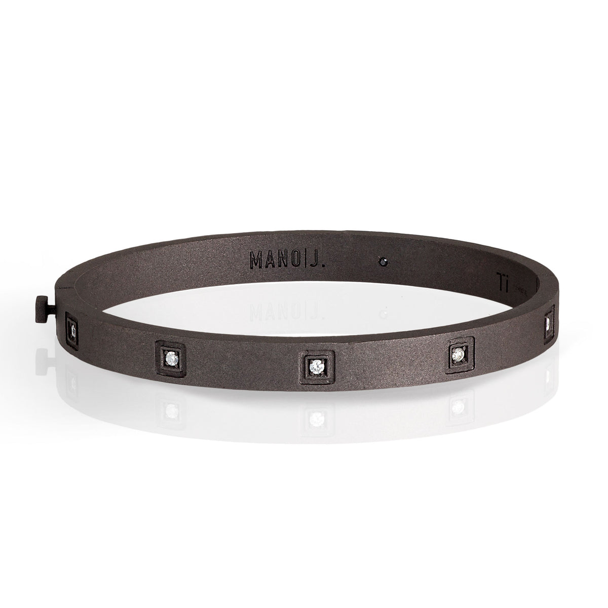 BRACCIALE UOMO RIGIDO A MANETTA IN TITANIO E 5 DIAMANTI WHITE