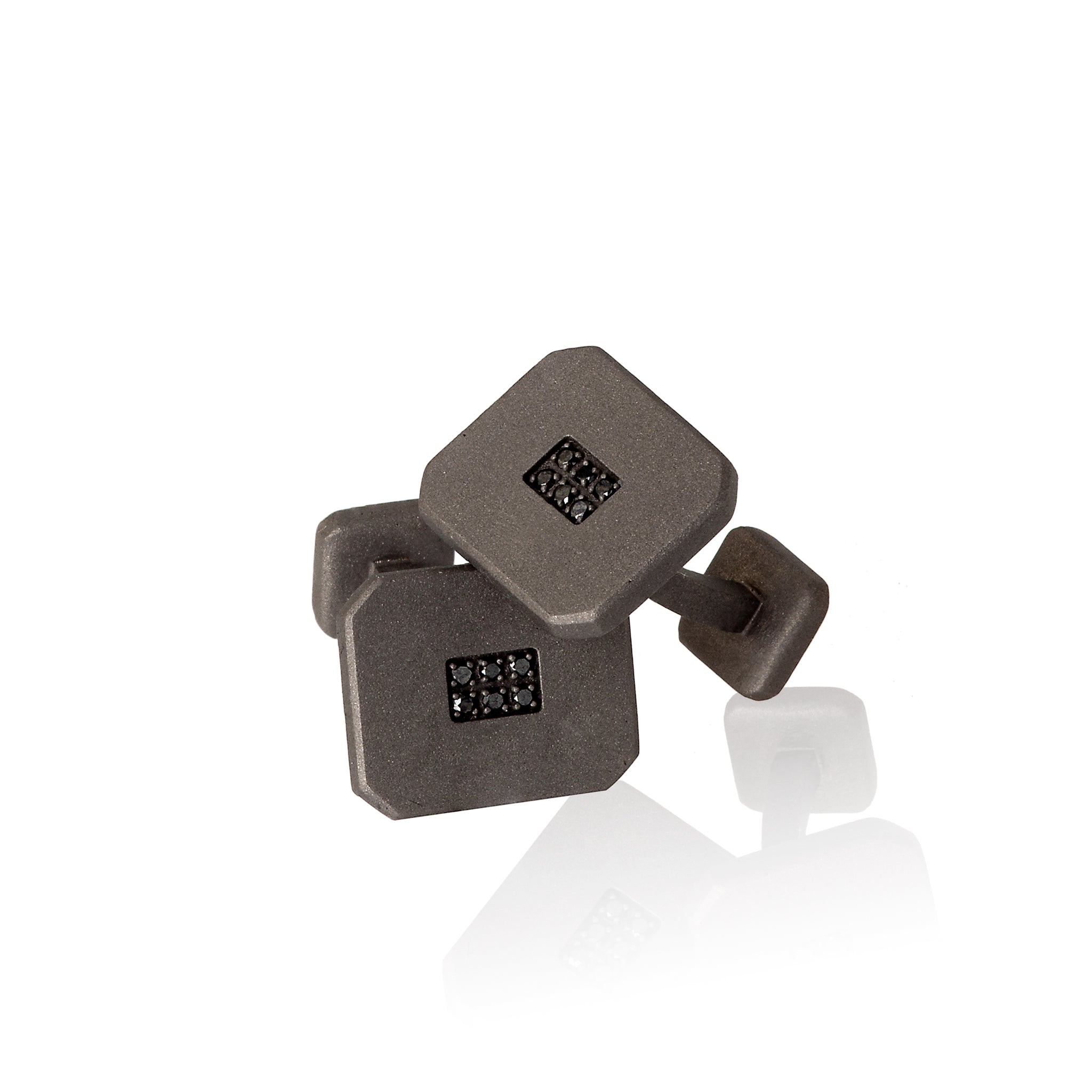 BOUTONS DE MANCHETTE EN TITANE ET 12 DIAMANTS NOIRS DE 1 POINT