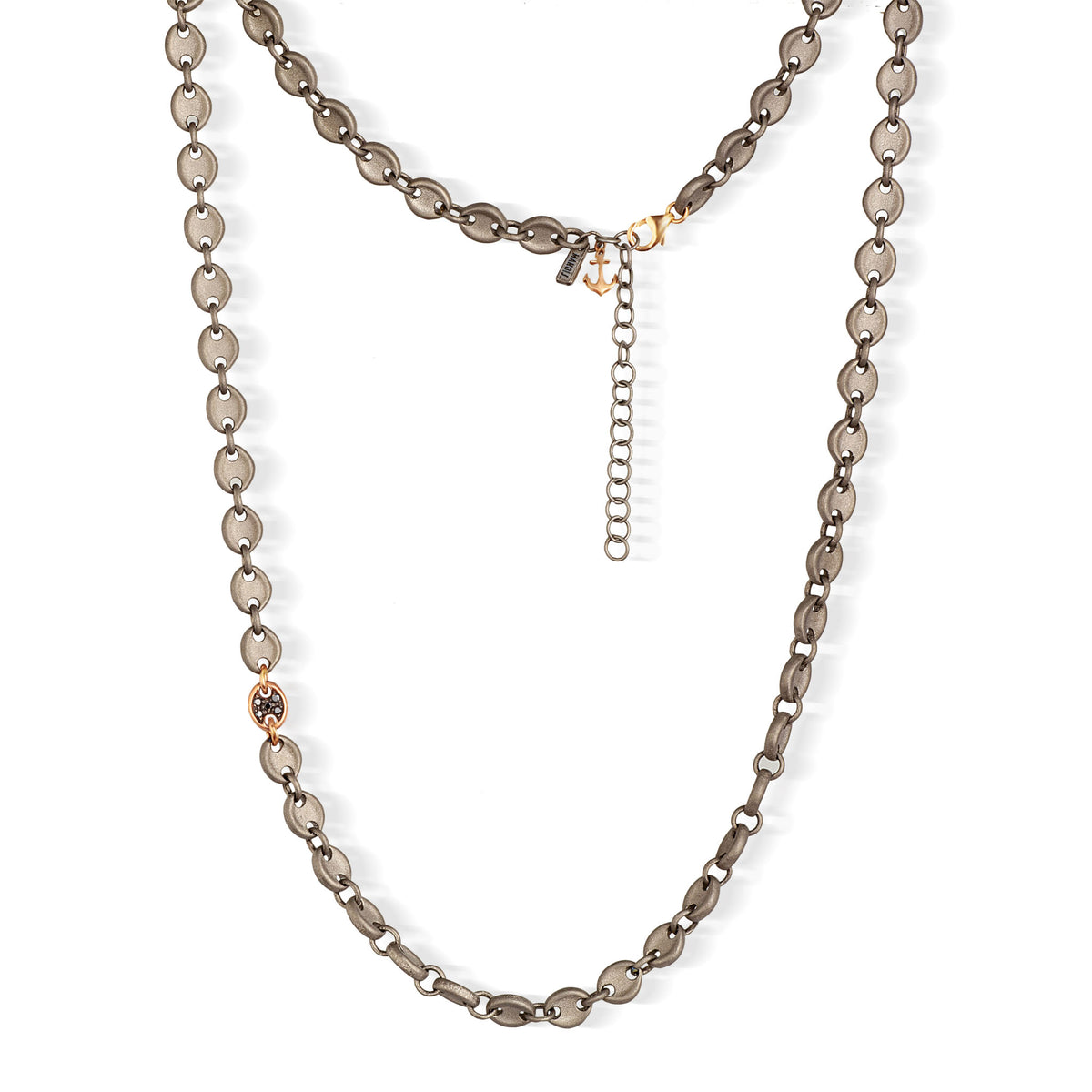COLLANA UOMO CON MAGLIE MARINE IN TITANIO, UNA MAGLIA ED ANCORA IN ORO ROSSO 9KT CON DIAMANTI BLACK