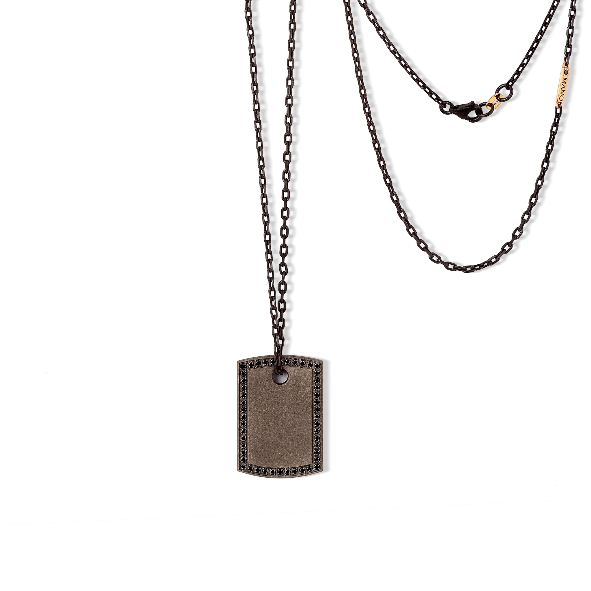 COLLANA CON TARGHETTA IN TITANIO, DIAMANTI BLACK E CATENA.