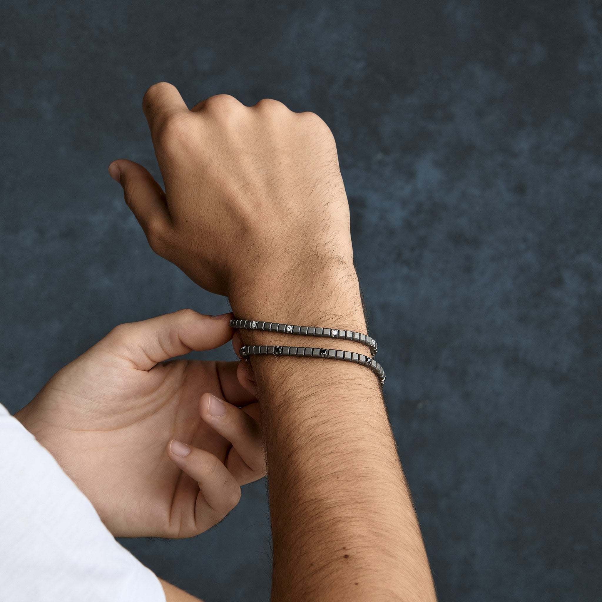 BRACCIALE TENNIS CLASSICO IN TITANIO, ORO ROSSO 18 KT E 10 DIAMANTI BLACK DA 5 PUNTI