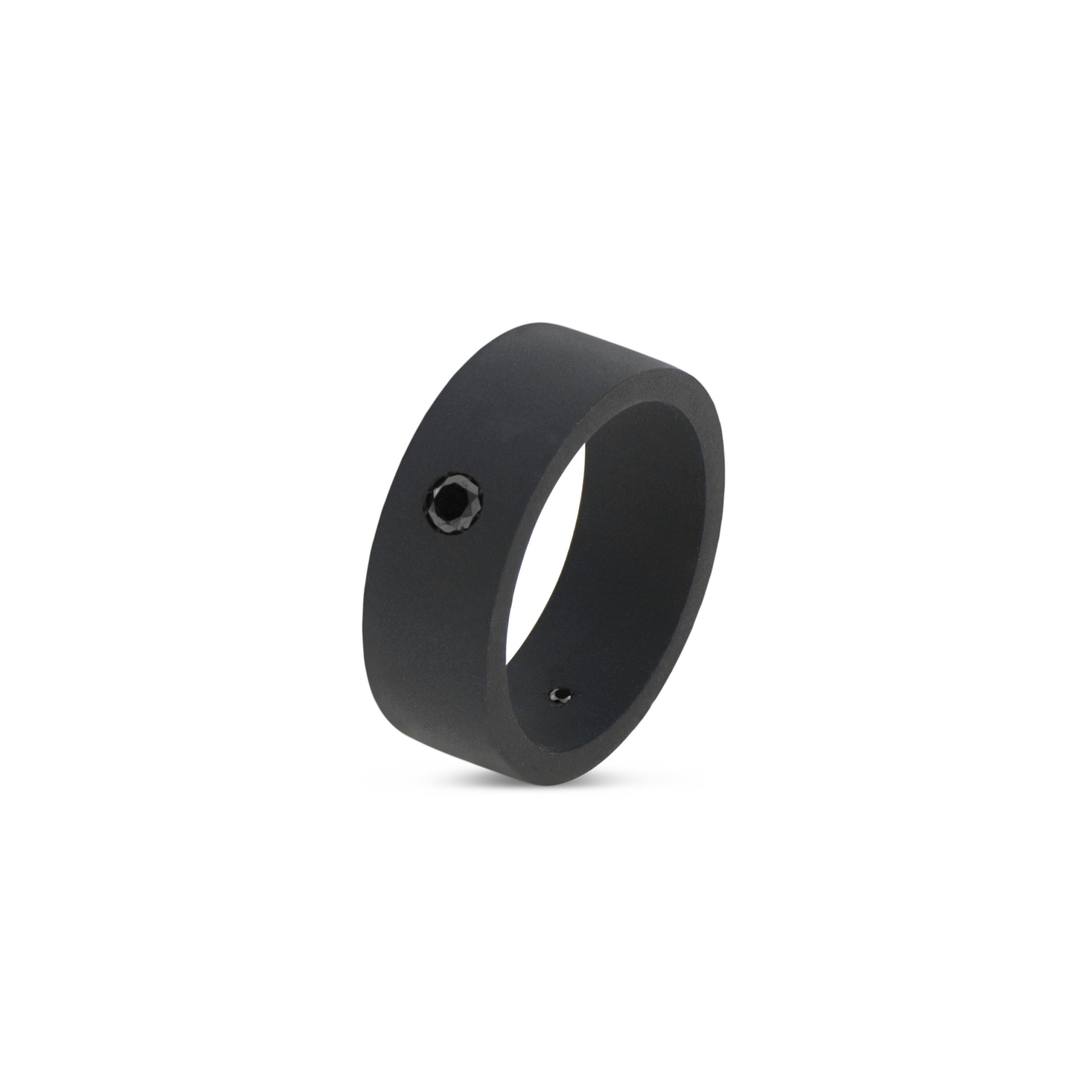 SOLITARIO A FASCIA PIATTA IN TITANIO NERO CON DIAMANTE BLACK DA 10 PUNTI