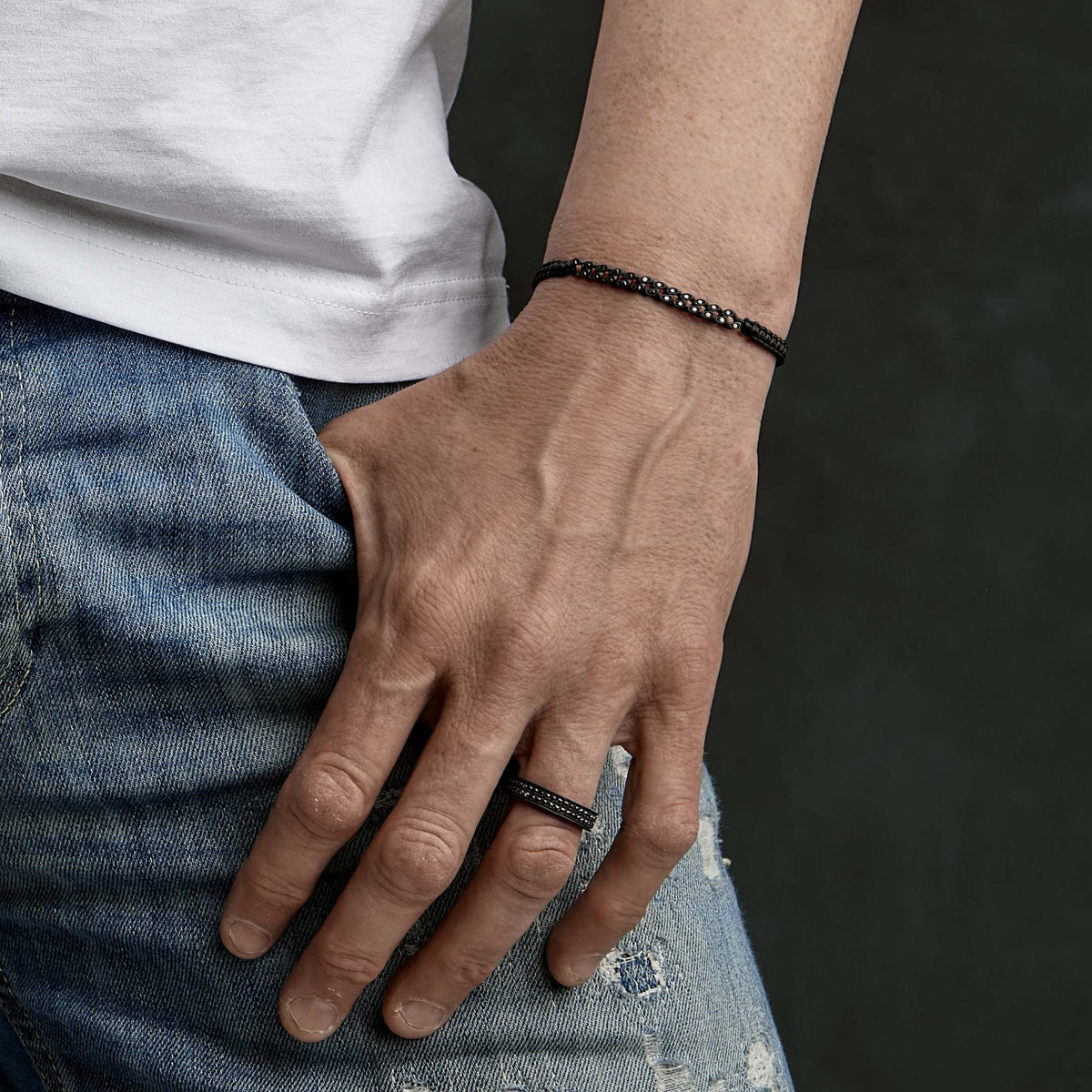 ANELLO DA UOMO IN TITANIO NERO A FASCIA PIATTA CON DUE FILE DI DIAMANTI BLACK