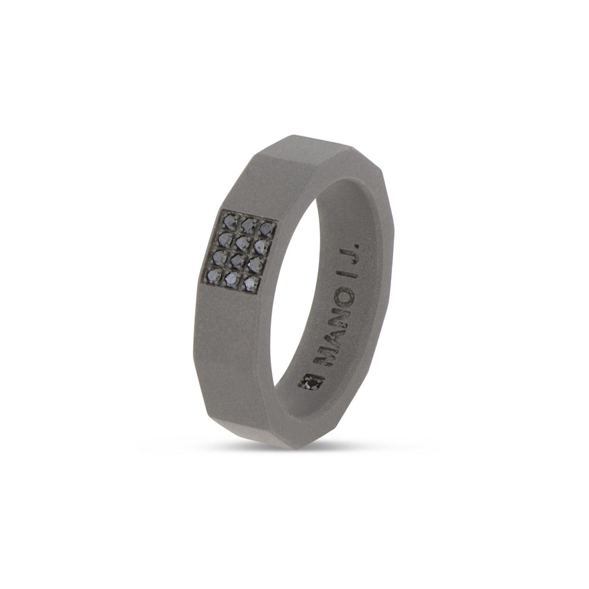 ANELLO DA UOMO TWELVE IN TITANIO CON UN LATO INCASSATO CON DIAMANTI BLACK DA UN PUNTO