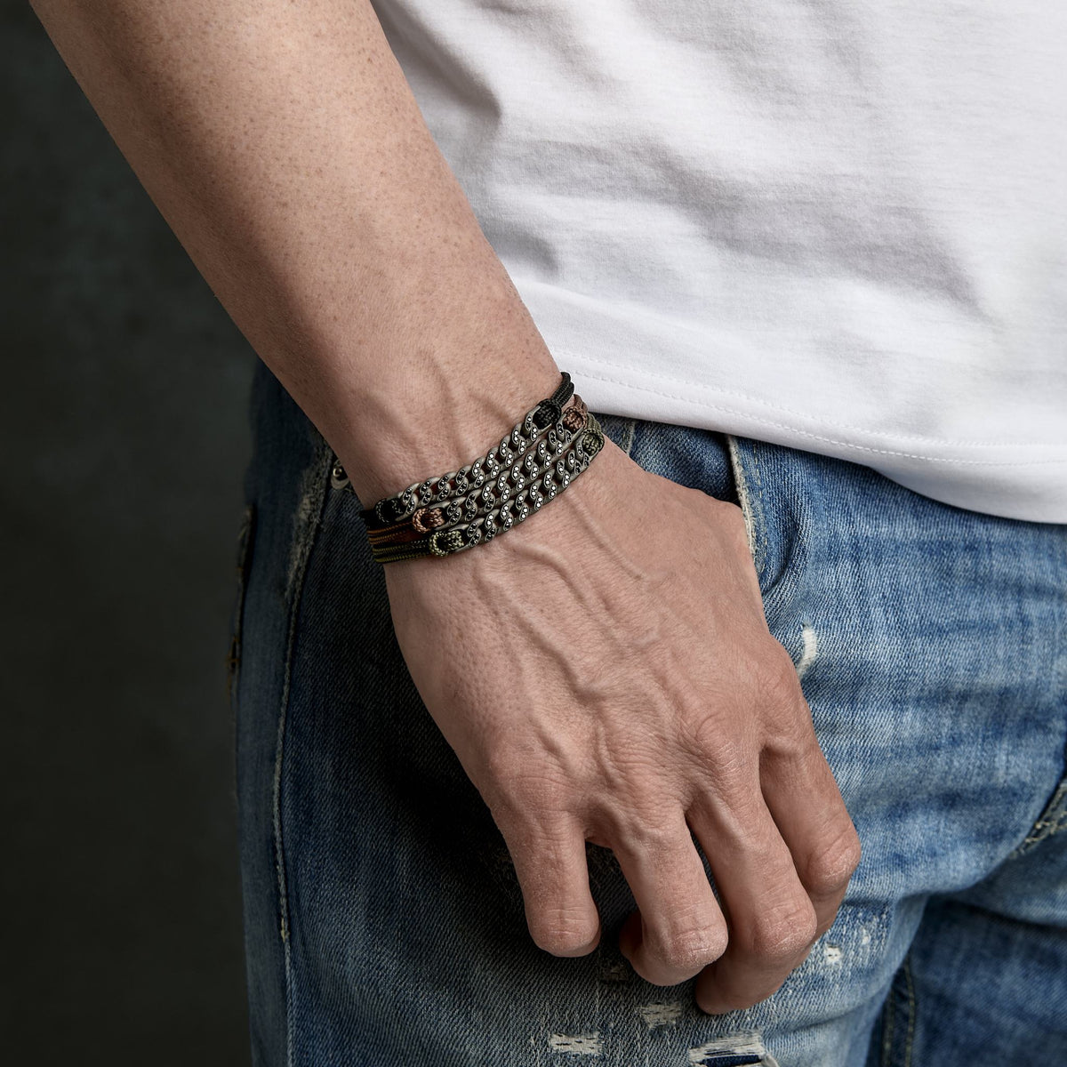 BRACCIALE GROUMETTE NAUTICA IN TITANIO CON DIAMANTI BLACK E LACCIO NERO