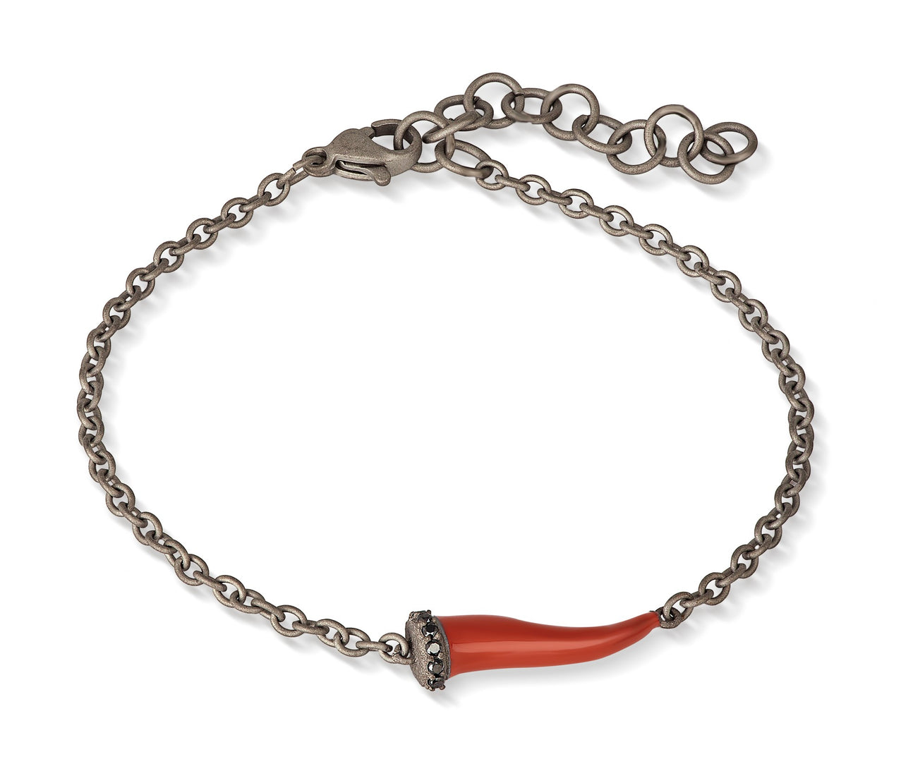 BRACELET CHARMS AVEC CORNE PORTE-BONHEUR ÉMAILLÉ ROUGE  EN TITANE, 5 NOIRS ET CHAÎNE