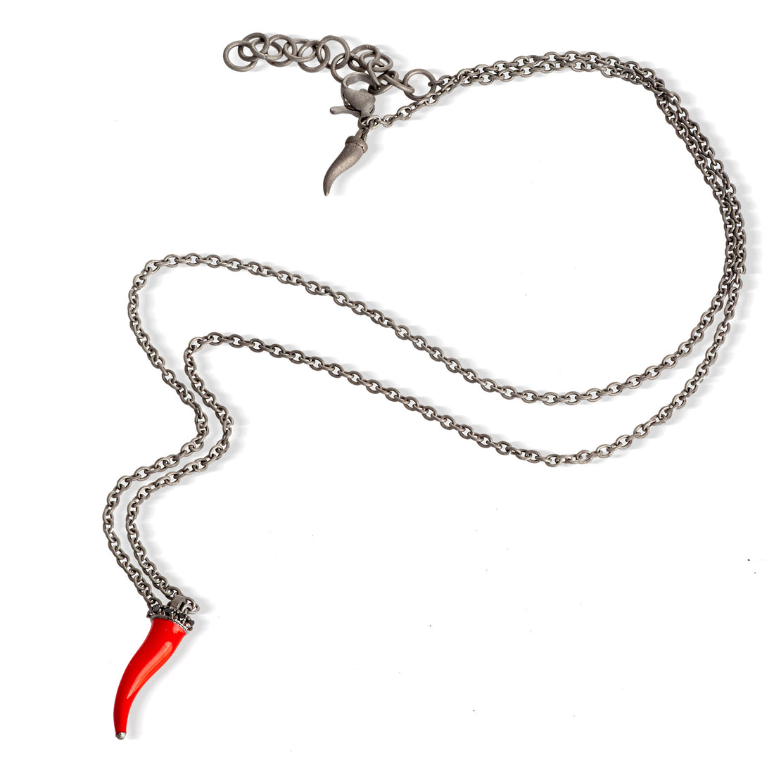 COLLIER LIGNE CHARMS AVEC CORNE PORTE-BONHEUR ROUGE, 5 DIAMANTS NOIRS ET CHAÎNE