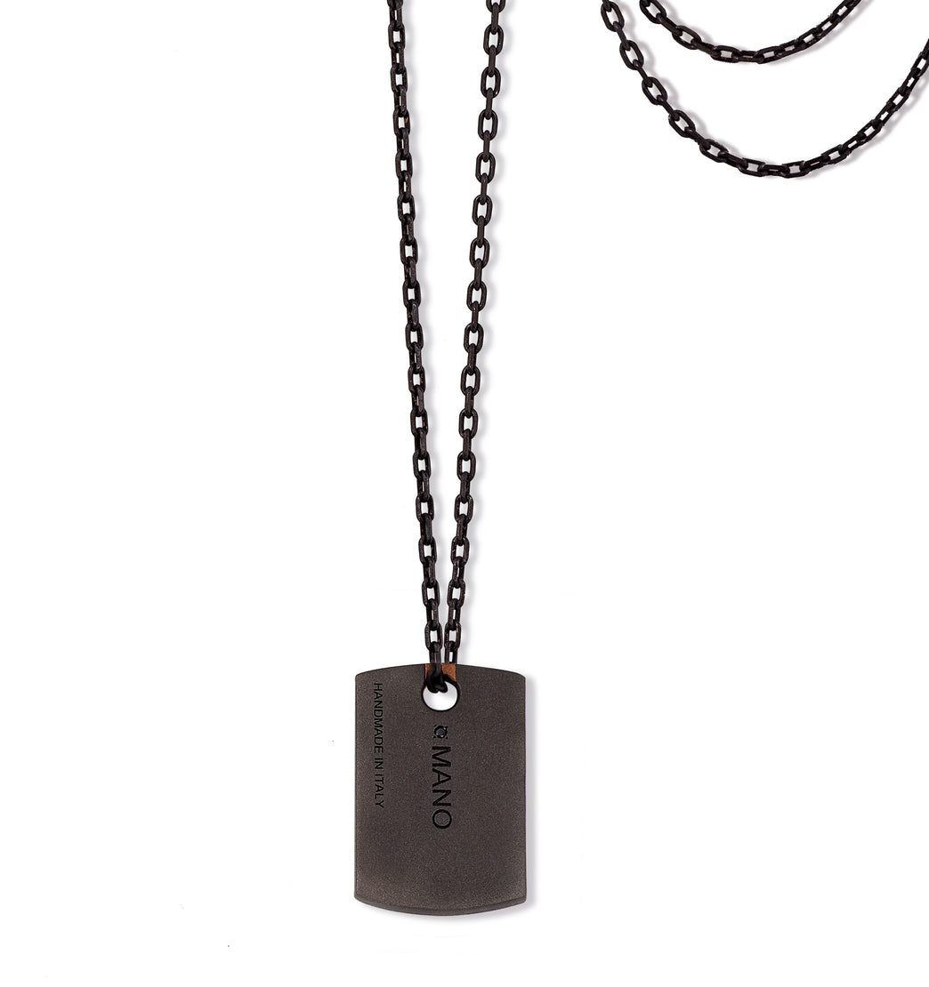 COLLIER HOMME AVEC PLAQUE EN TITANE ET OR ROUGE 18 KT, OR ROUGE 9 KT, 22 DIAMANTS NOIRS ET CHAÎNE.