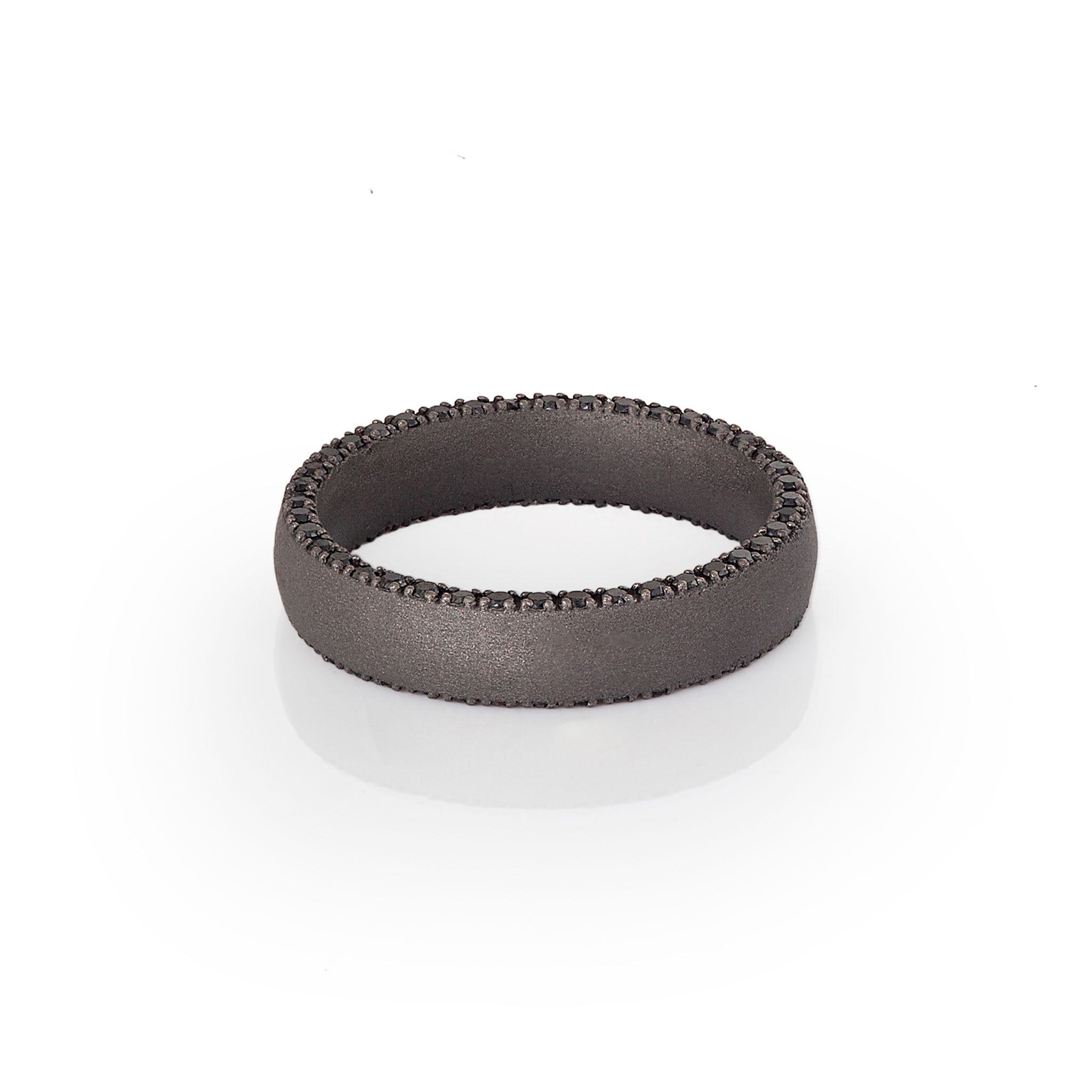 WEDDING BAND IN TITANIUM AND BLACK DIAMONDS. MANO Jewels
