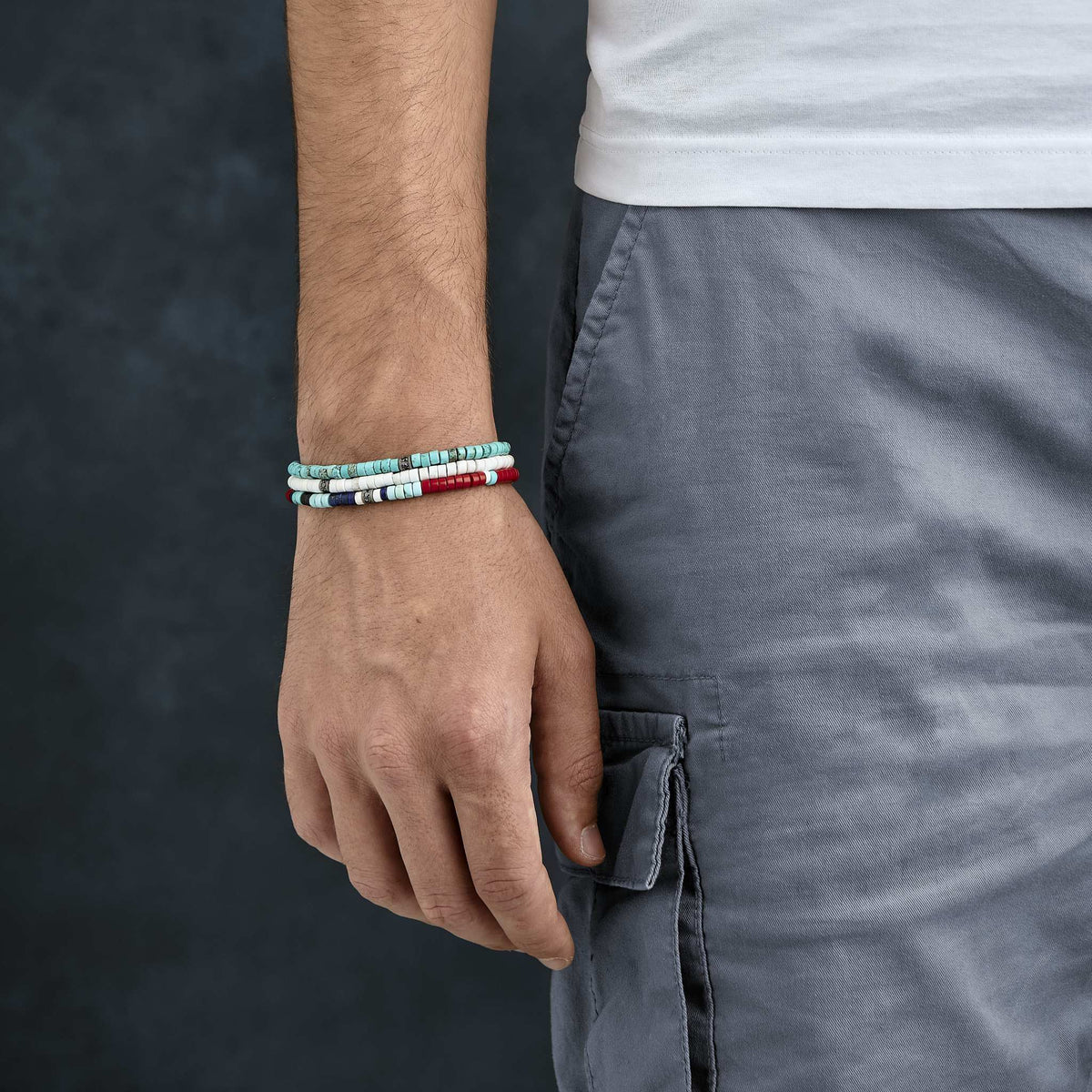 BRACCIALE UOMO DISCHETTI IN TITANIO, HOWLITE BIANCA E DIAMANTI BLACK DA 3 PUNTI