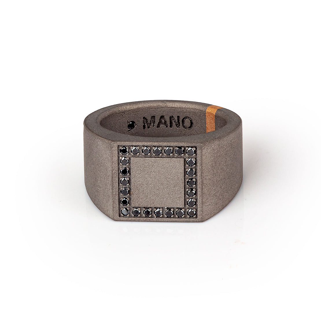BAGUE HOMME EN TITANE, OR ROUGE ET DIAMANTS NOIRS.