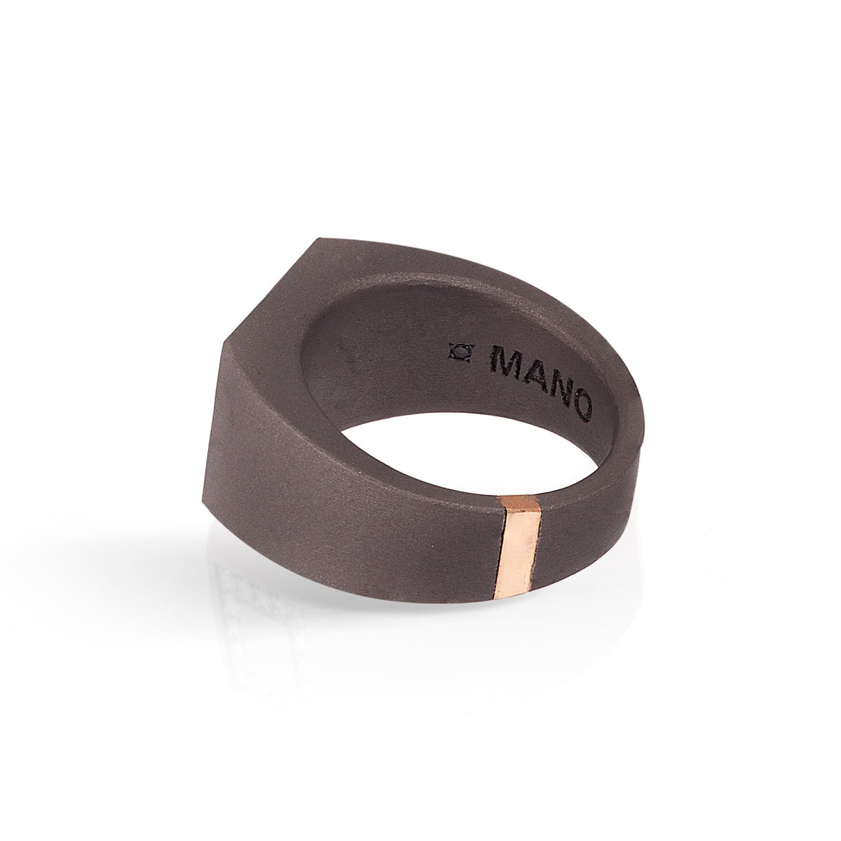ANELLO UOMO  IN TITANIO, ORO CON CONTORNO DI 24  DIAMANTI WHITE