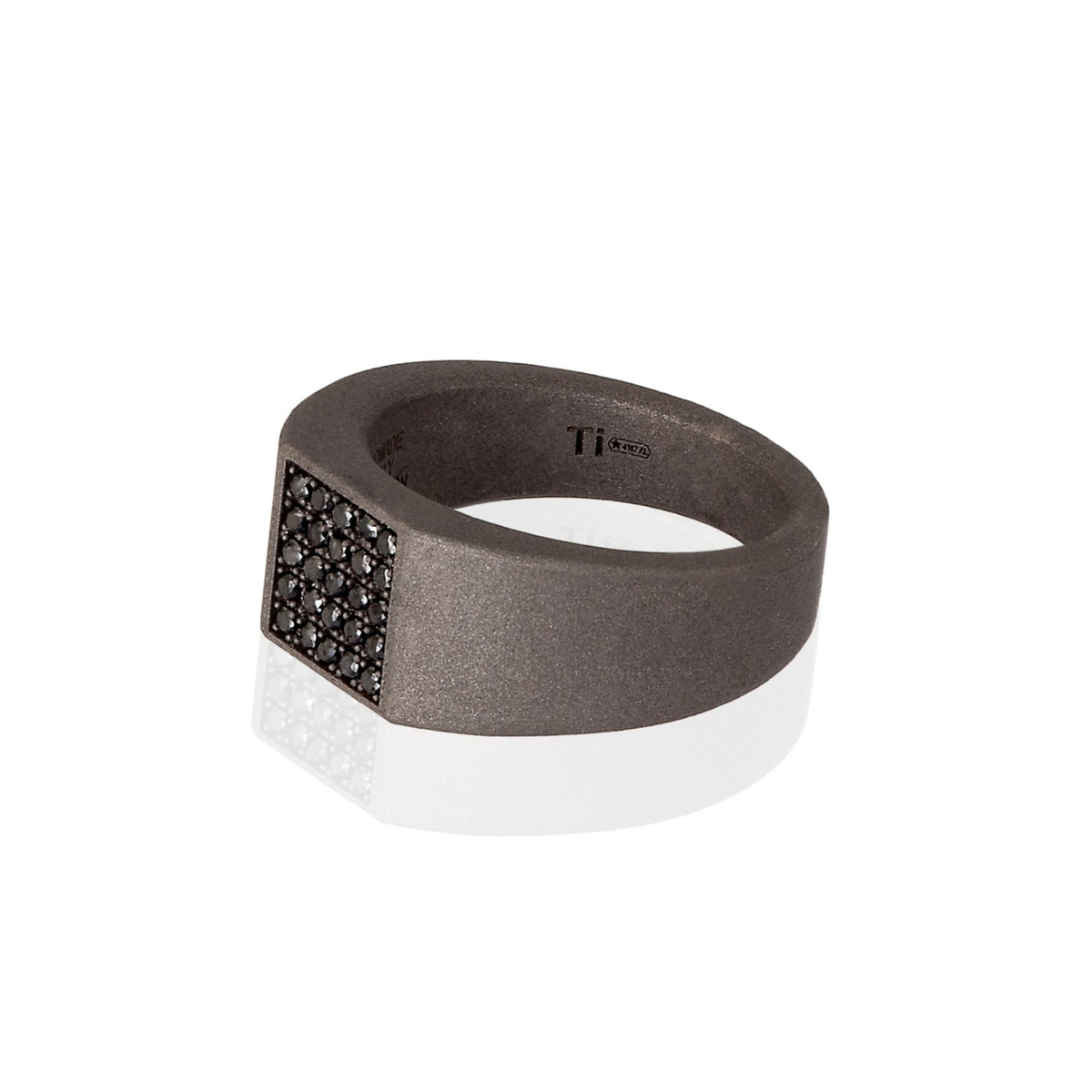 ANELLO UOMO IN  TITANIO SABBIATO CON PAVE' DI 25 DIAMANTI BLACK.