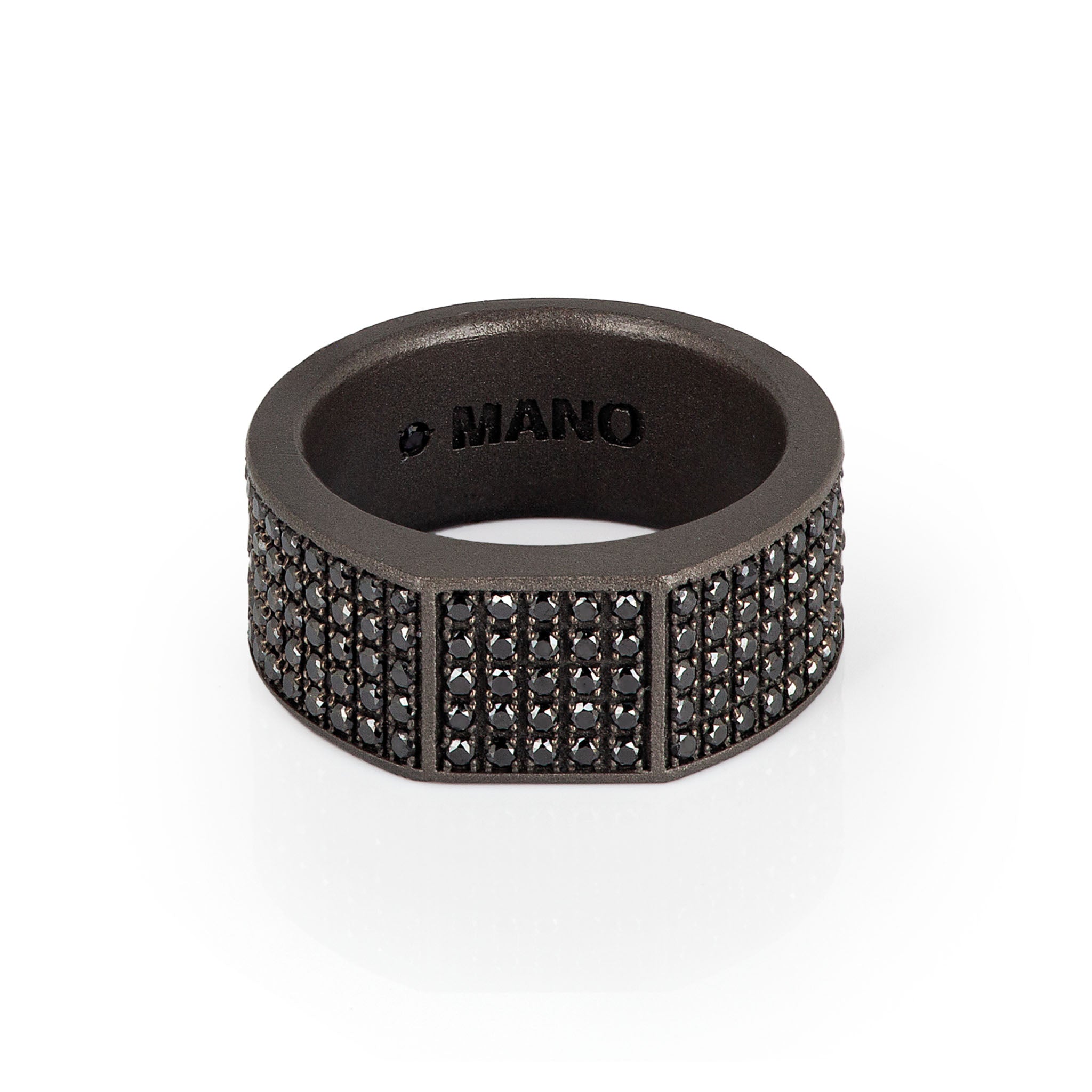 ANELLO UOMO  IN TITANIO TUTTO INCASSATO CON DIAMANTI BLACK.