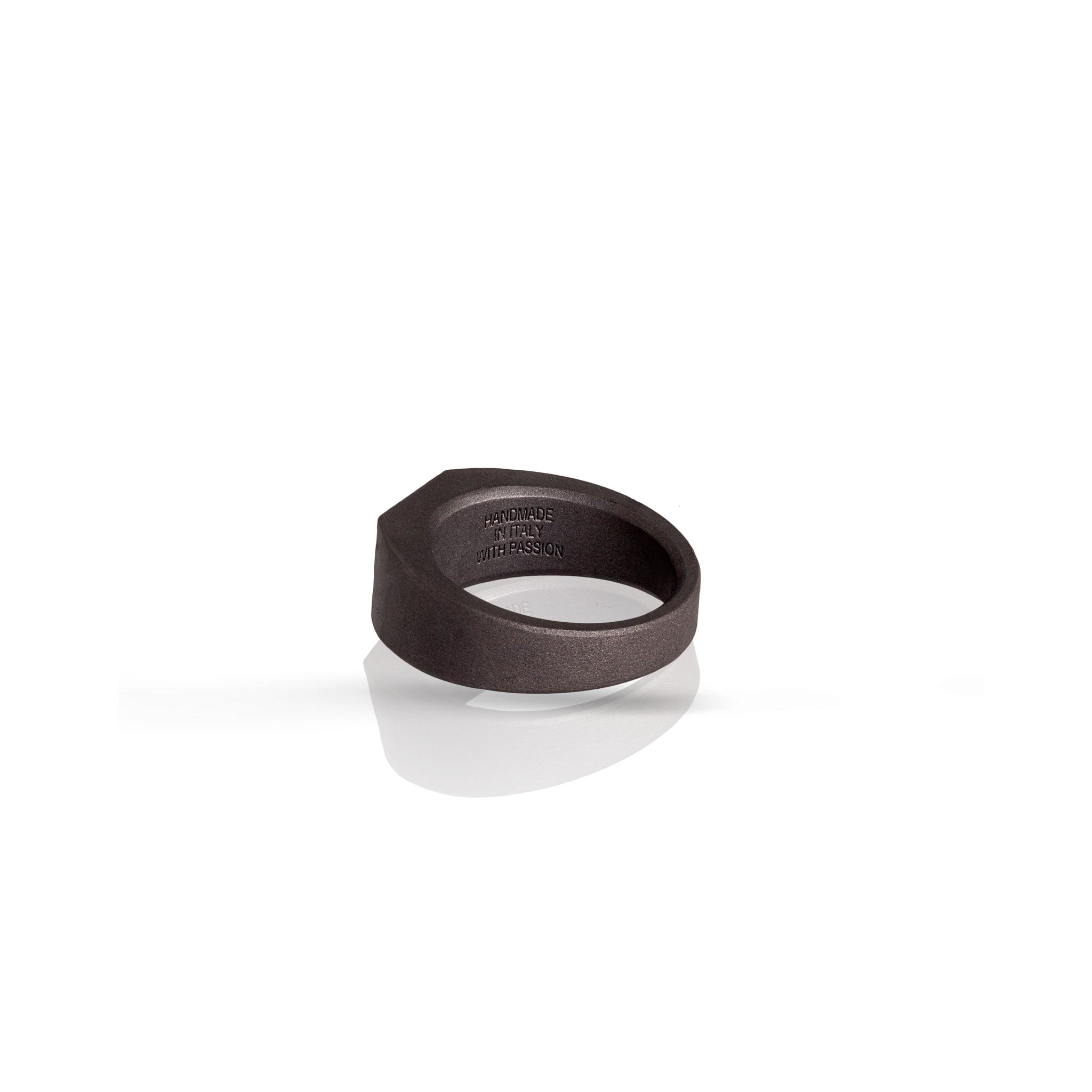 ANELLO UOMO IN TITANIO, ORO ROSSO E 16 DIAMANTI BLACK.
