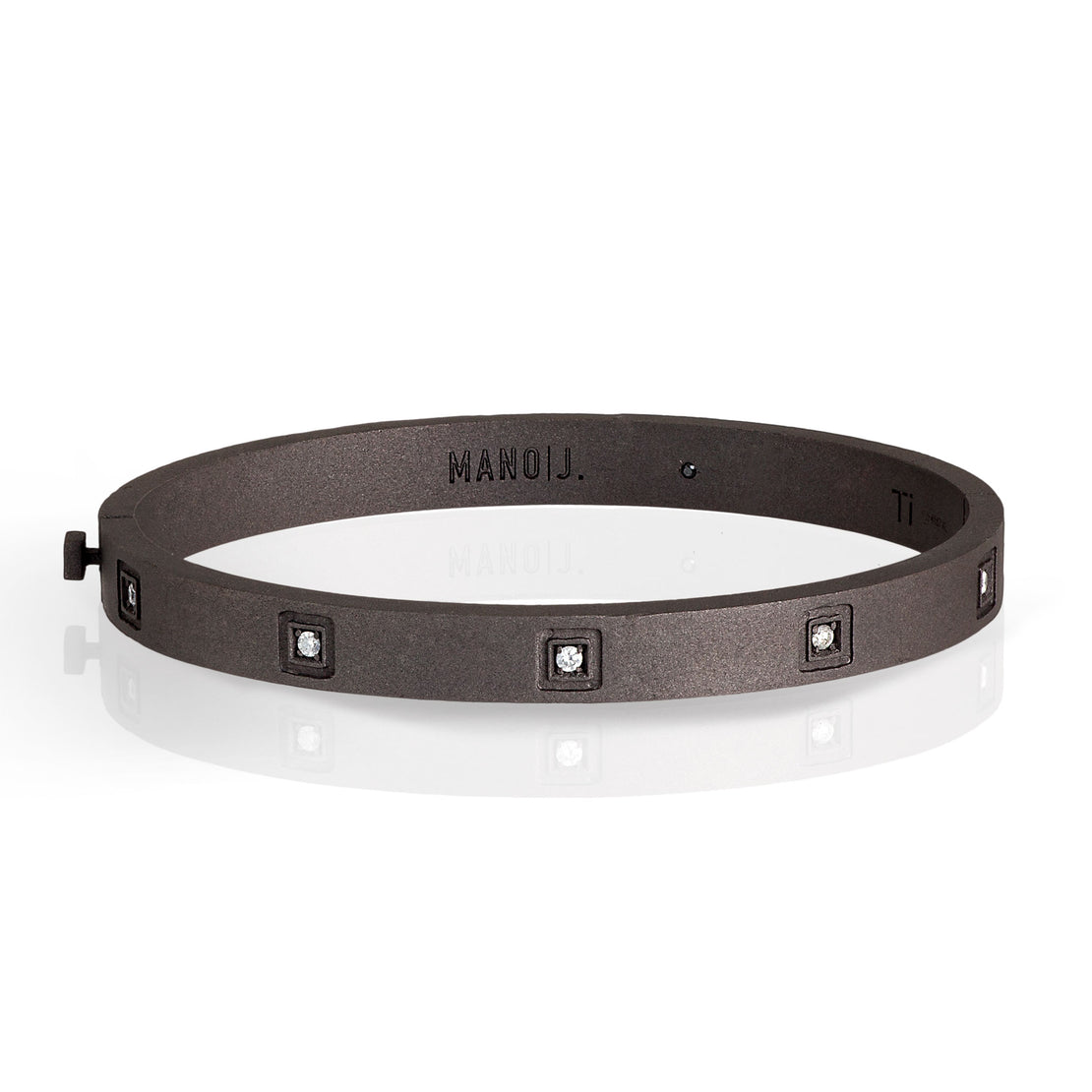 BRACCIALE UOMO RIGIDO A MANETTA IN TITANIO E 5 DIAMANTI WHITE