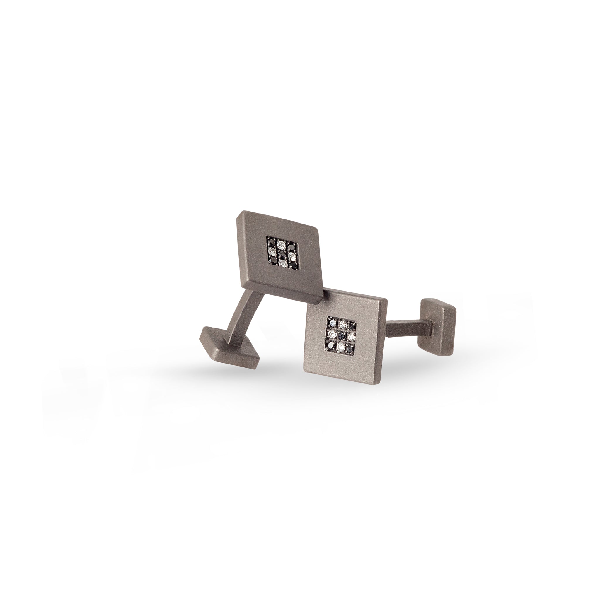 BOUTONS DE MANCHETTE EN TITANE ET 18 DIAMANTS NOIRS DE 1 POINT