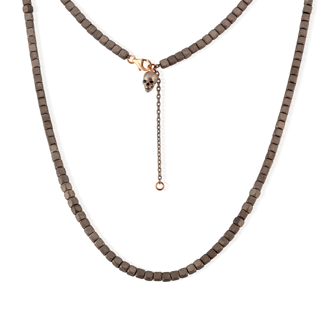 COLLIER PETITS CUBES EN TITANE, TÊTE DE MORT EN TITANE ET OR ROUGE 9KT
