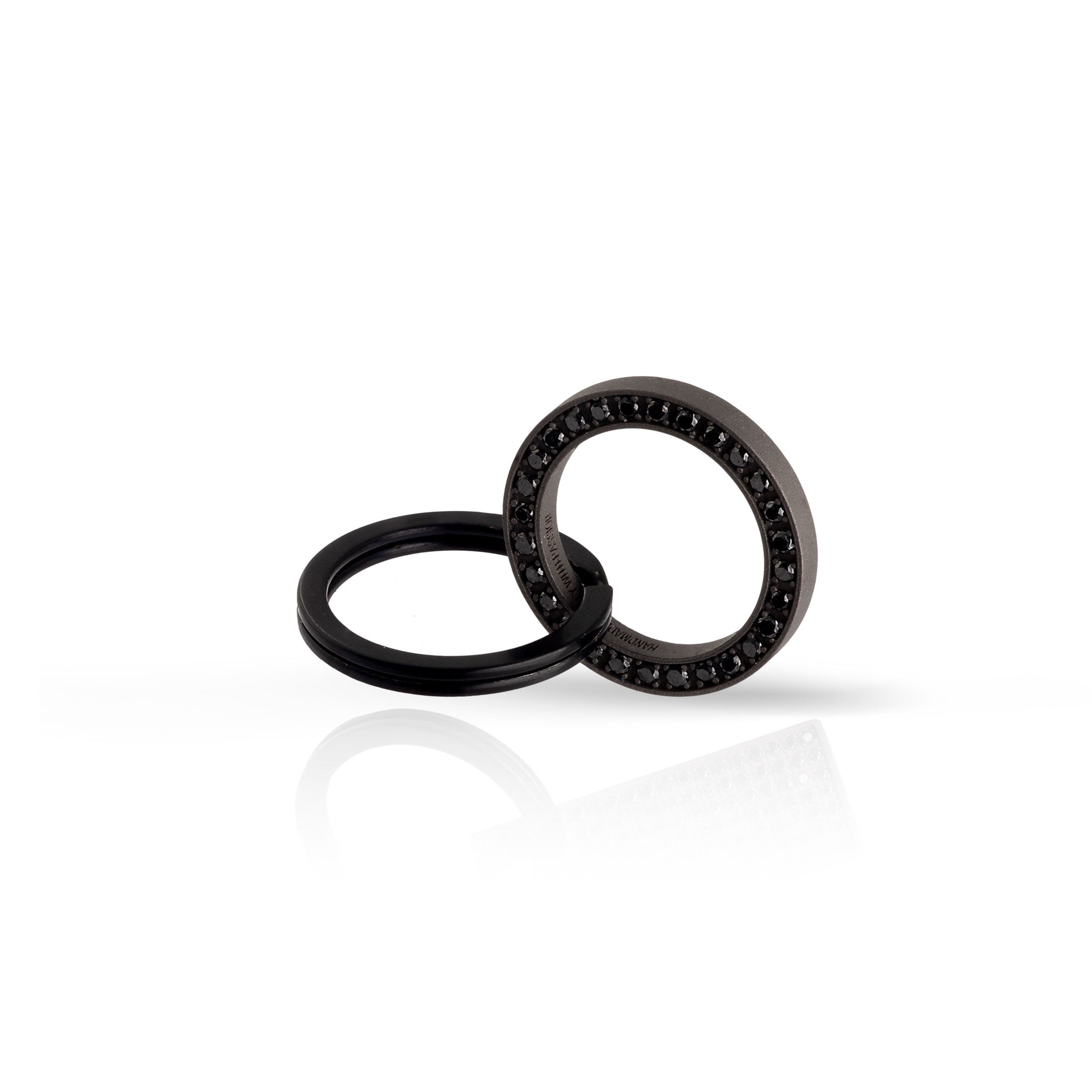 PORTACHIAVI IN TITANIO TONDO E 28 DIAMANTI BLACK DA 3 PUNTI