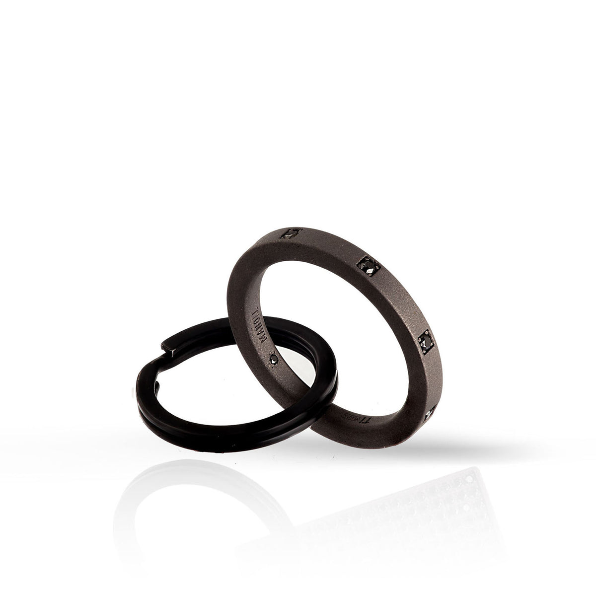 PORTACHIAVI IN TITANIO TONDO E 8 DIAMANTI BLACK DA 3 PUNTI