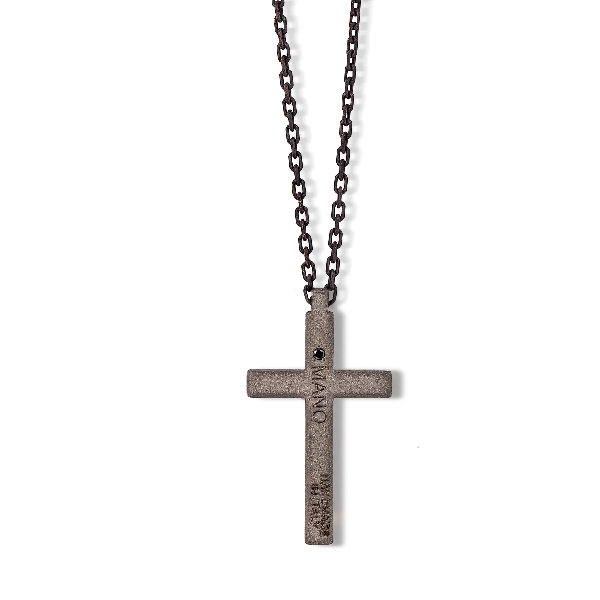 COLLIER AVEC CROIX EN TITANE, DIAMANTS BLANCS, OR ROUGE 9 KT ET CHAÎNE.