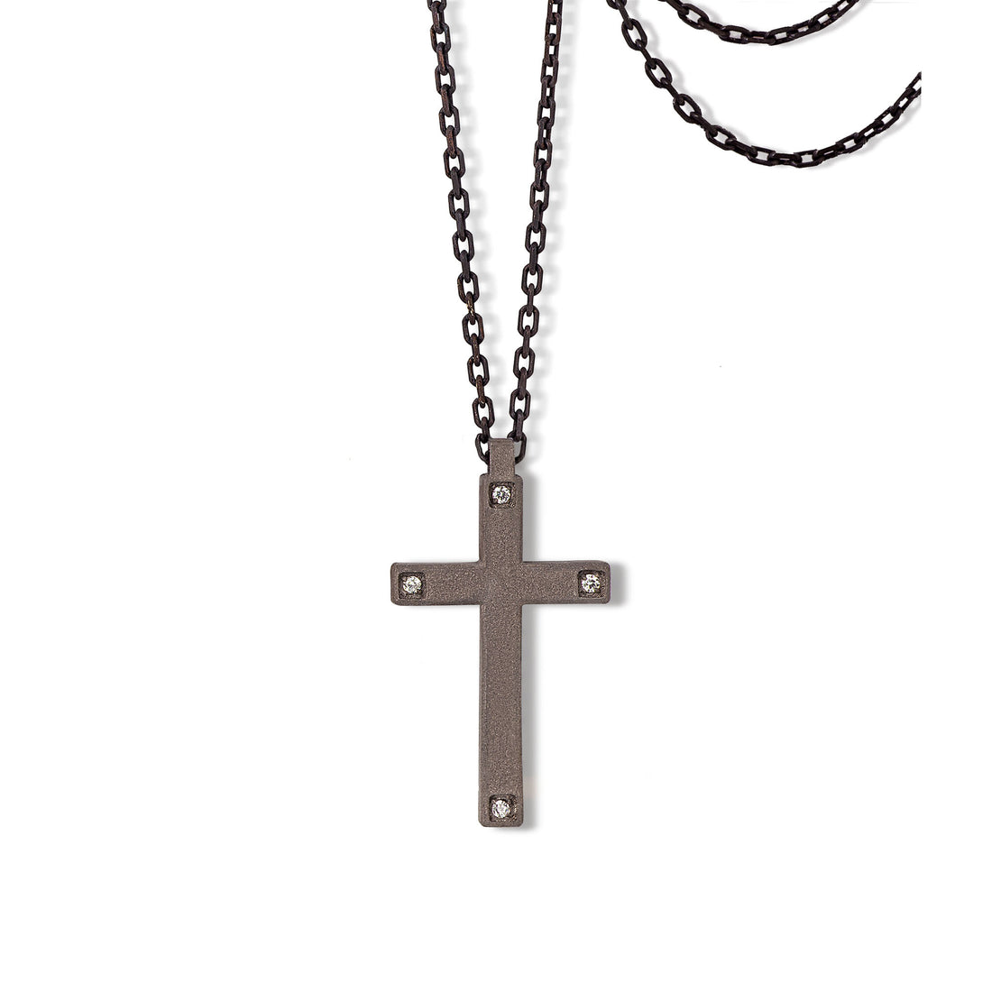 COLLIER AVEC CROIX EN TITANE, DIAMANTS BLANCS, OR ROUGE 9 KT ET CHAÎNE.