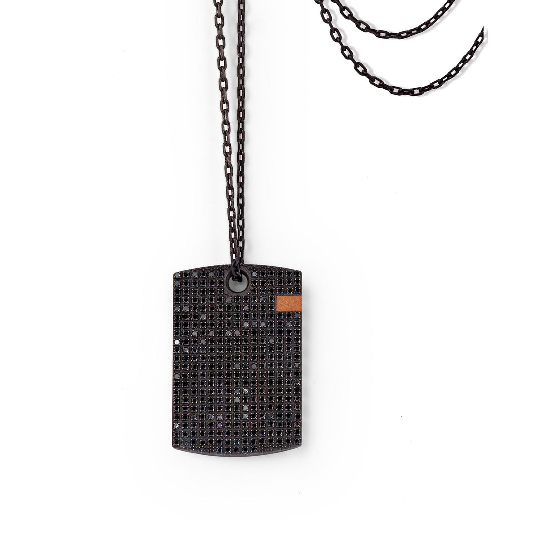 COLLIER HOMME AVEC PLAQUE EN TITANE, OR ROUGE 18 KT, DIAMANTS NOIRS, OR ROUGE 9 KT ET CHAÎNE.