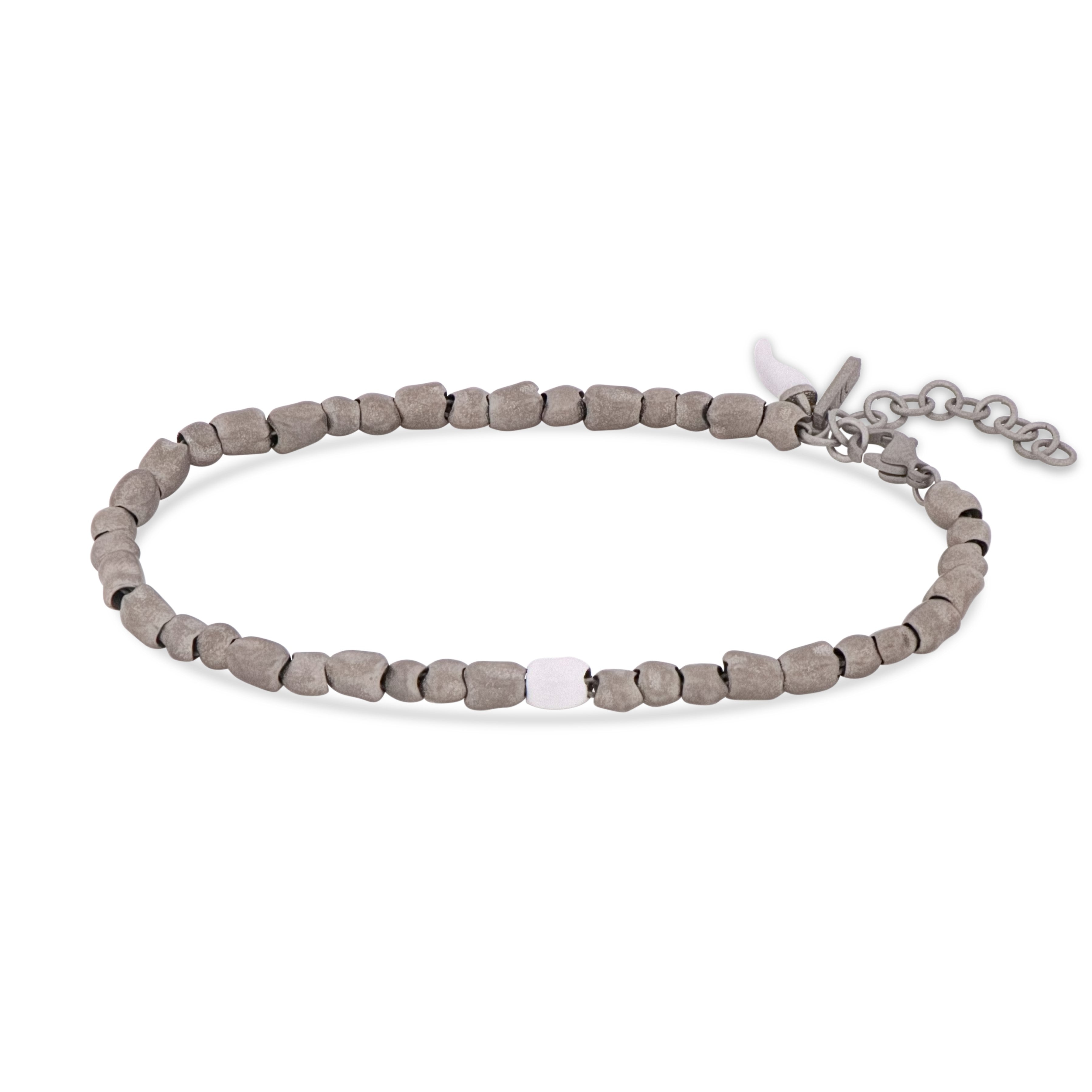 BRACCIALE UOMO CON SASSI PICCOLI IN TITANIO, SMALTO BIANCO E CORNETTO