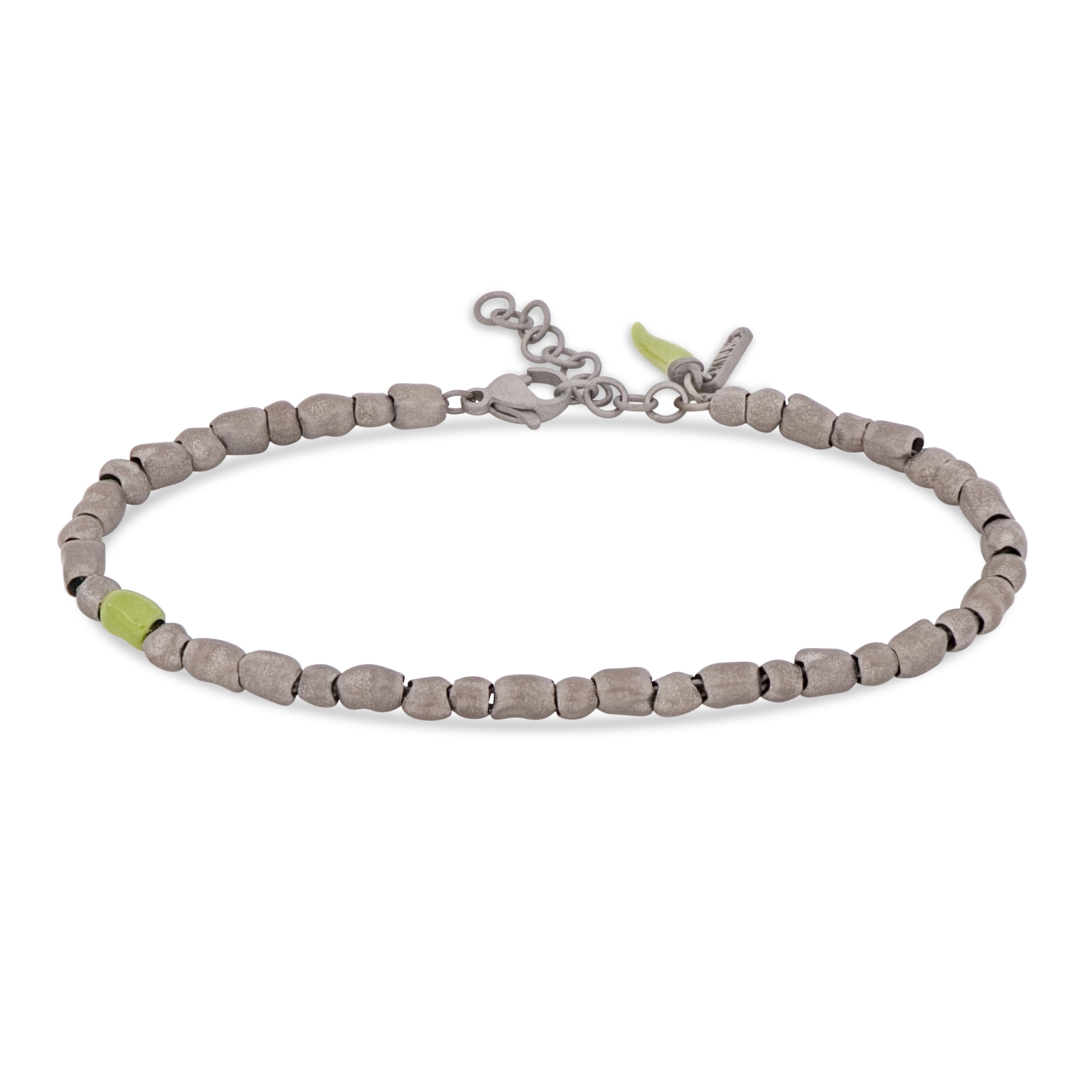 BRACCIALE UOMO CON SASSI PICCOLI IN TITANIO, SMALTO VERDE MILITARE E CORNETTO