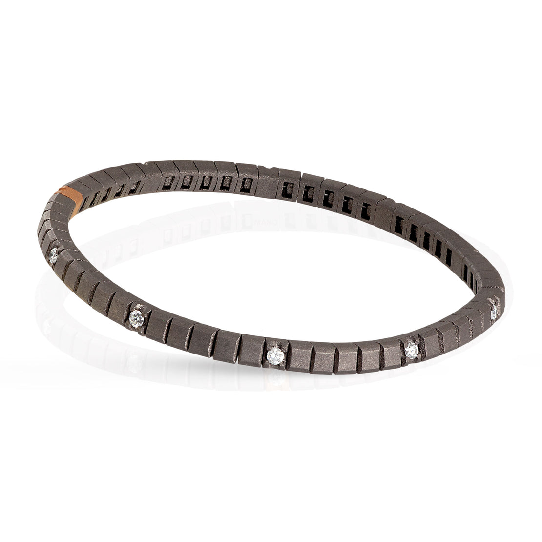 BRACELET TENNIS LIGNE ÉLASTIQUE EN TITANE, OR ROUGE 18 KT ET 10 DIAMANTS BLANCS DE 5 POINTS.
