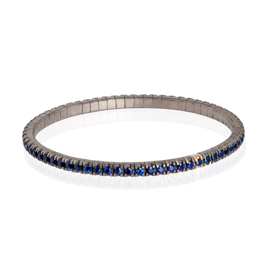 BRACELET TENNIS EN TITANE, OR ROUGE 18 KT ET SAPHIRS BLEUS DE 5 POINTS.