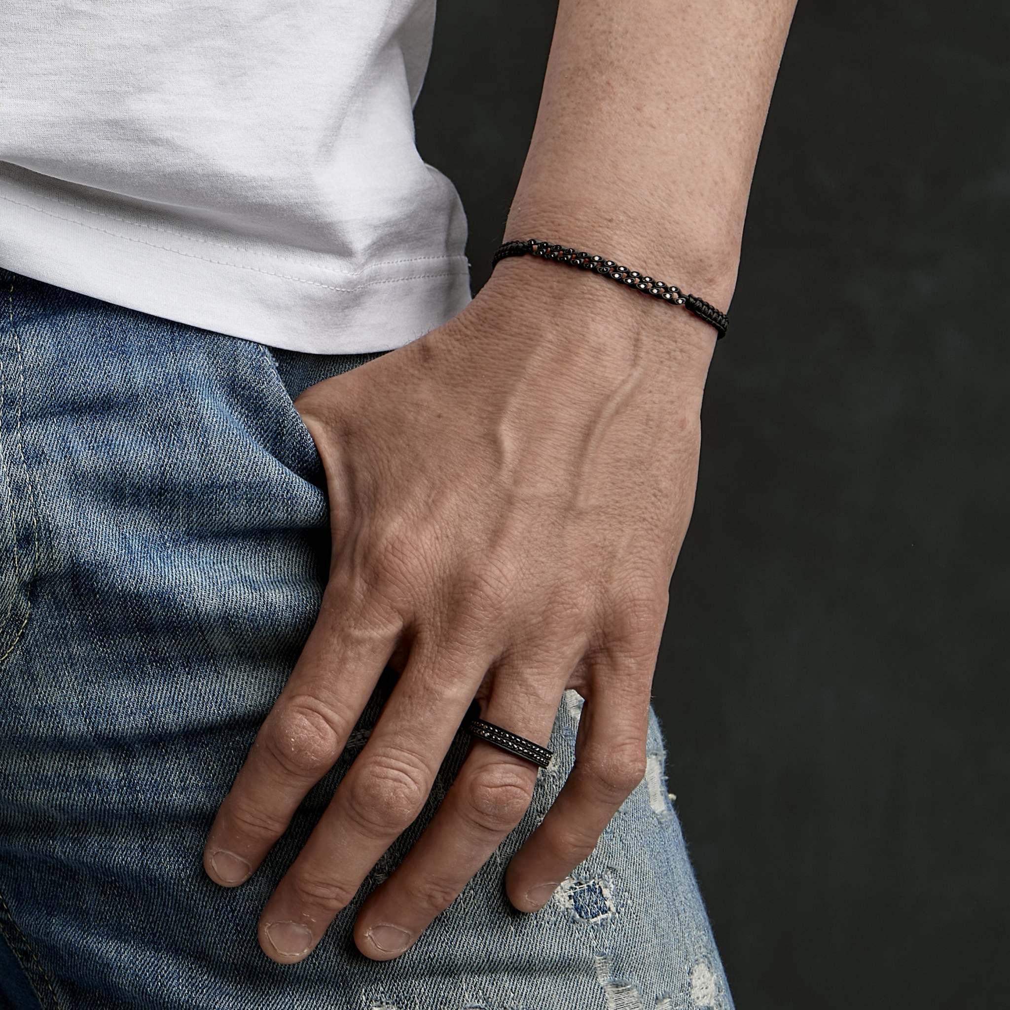ANELLO DA UOMO IN TITANIO NERO A FASCIA PIATTA CON DUE FILE DI DIAMANTI BLACK