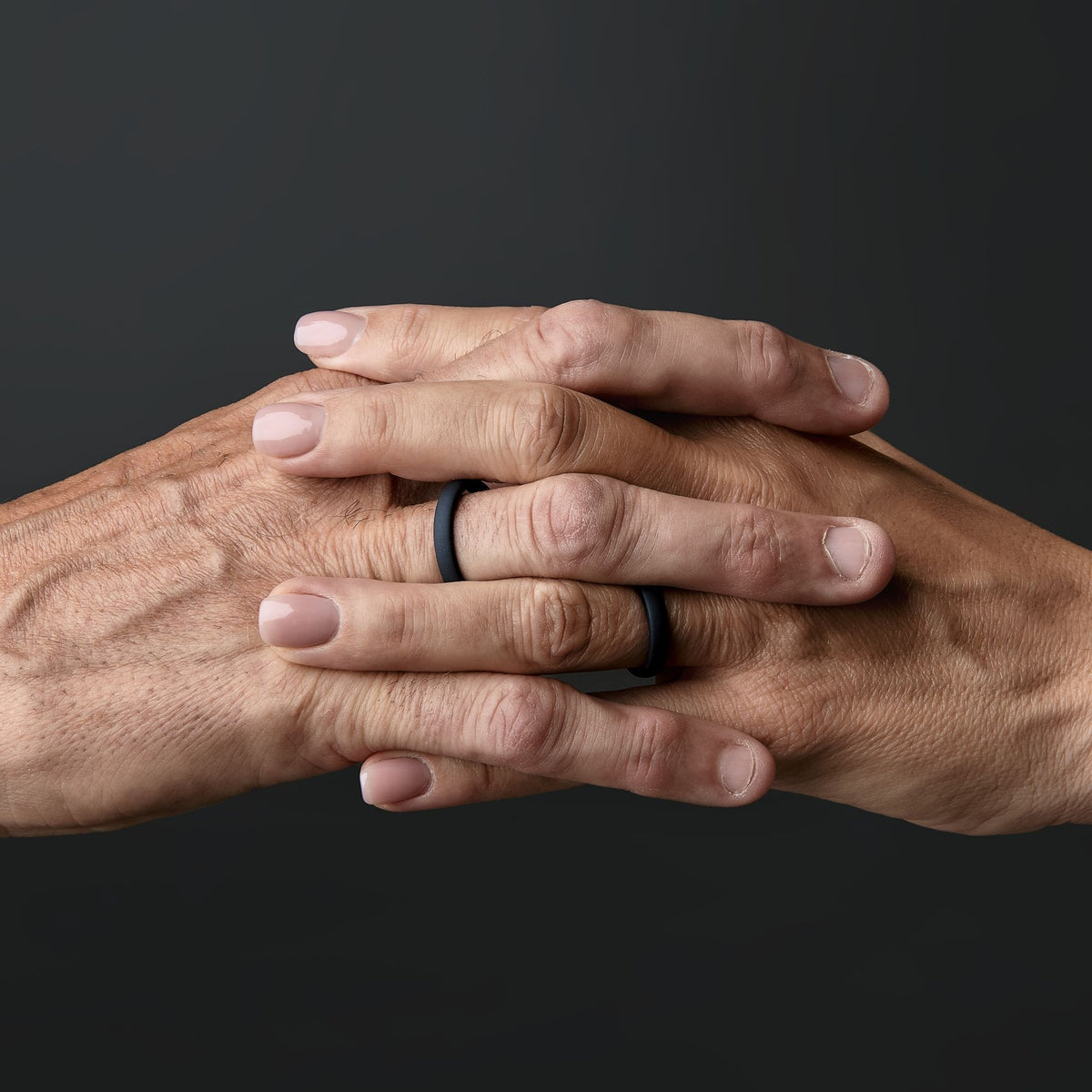 FEDE MATRIMONIALE IN TITANIO NERO SABBIATO