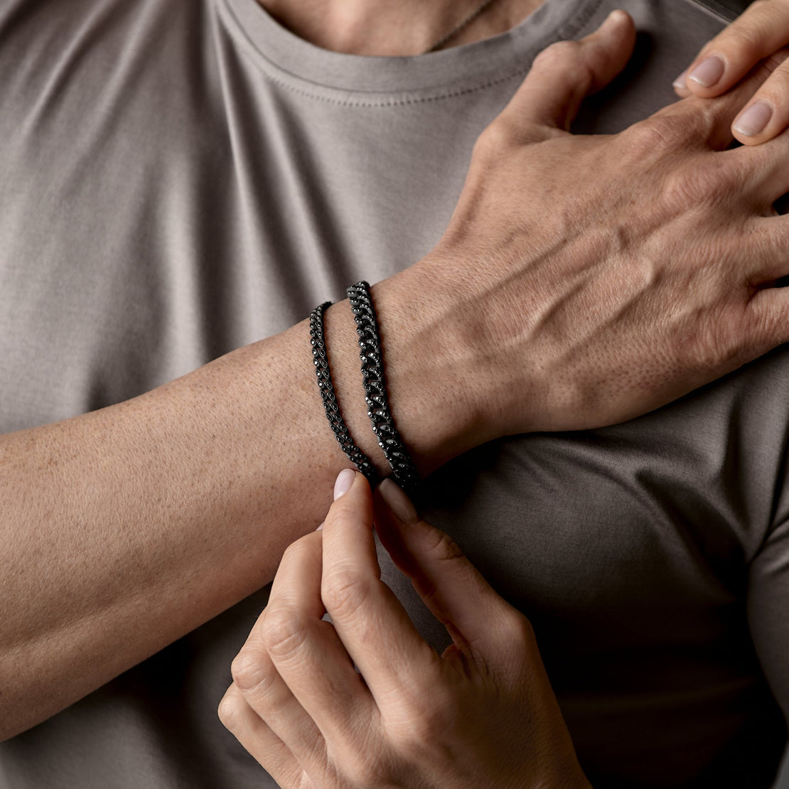 BRACCIALE GROUMETTE IN TITANIO NERO, DIAMANTI BLACK E ORO ROSSO 18KT