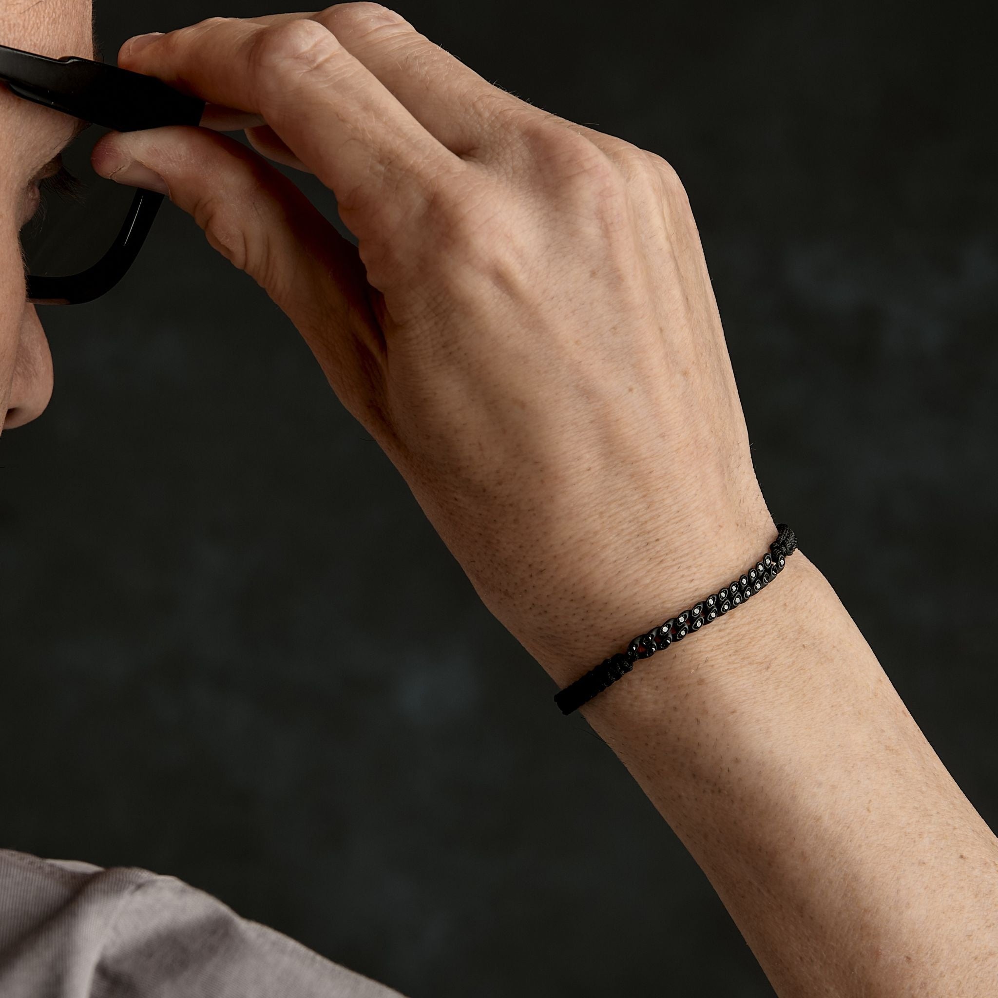 BRACCIALE GROUMETTE NAUTICA MINI IN TITANIO NERO CON DIAMANTI BLACK E LACCIO NERO INTRECCIATO